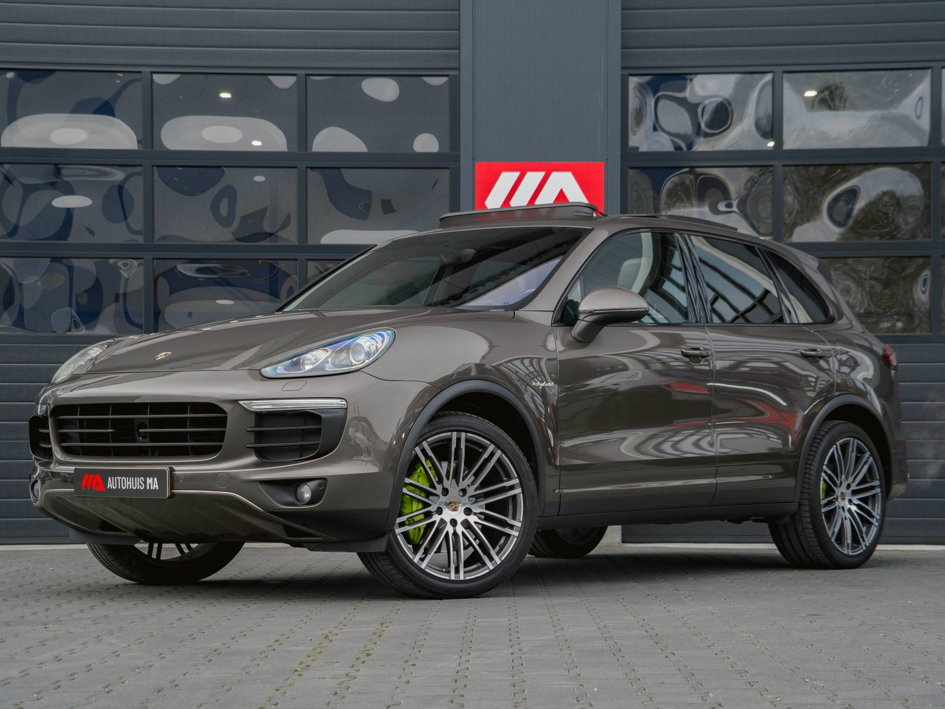 Foto van PORSCHE CAYENNE S E-HYBRID