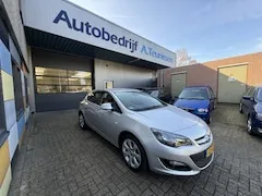 Opel Astra 1.4 Turbo Blitz 2015 - voorkant