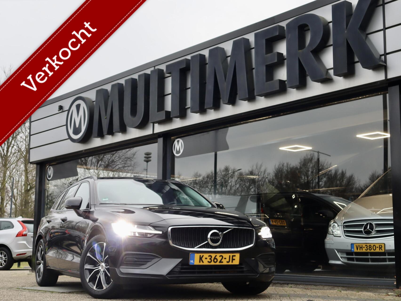 Volvo V60 2.0 B3 Momentum-Camera-Trekhaak-Dealer onderhouden 2021 - voorkant