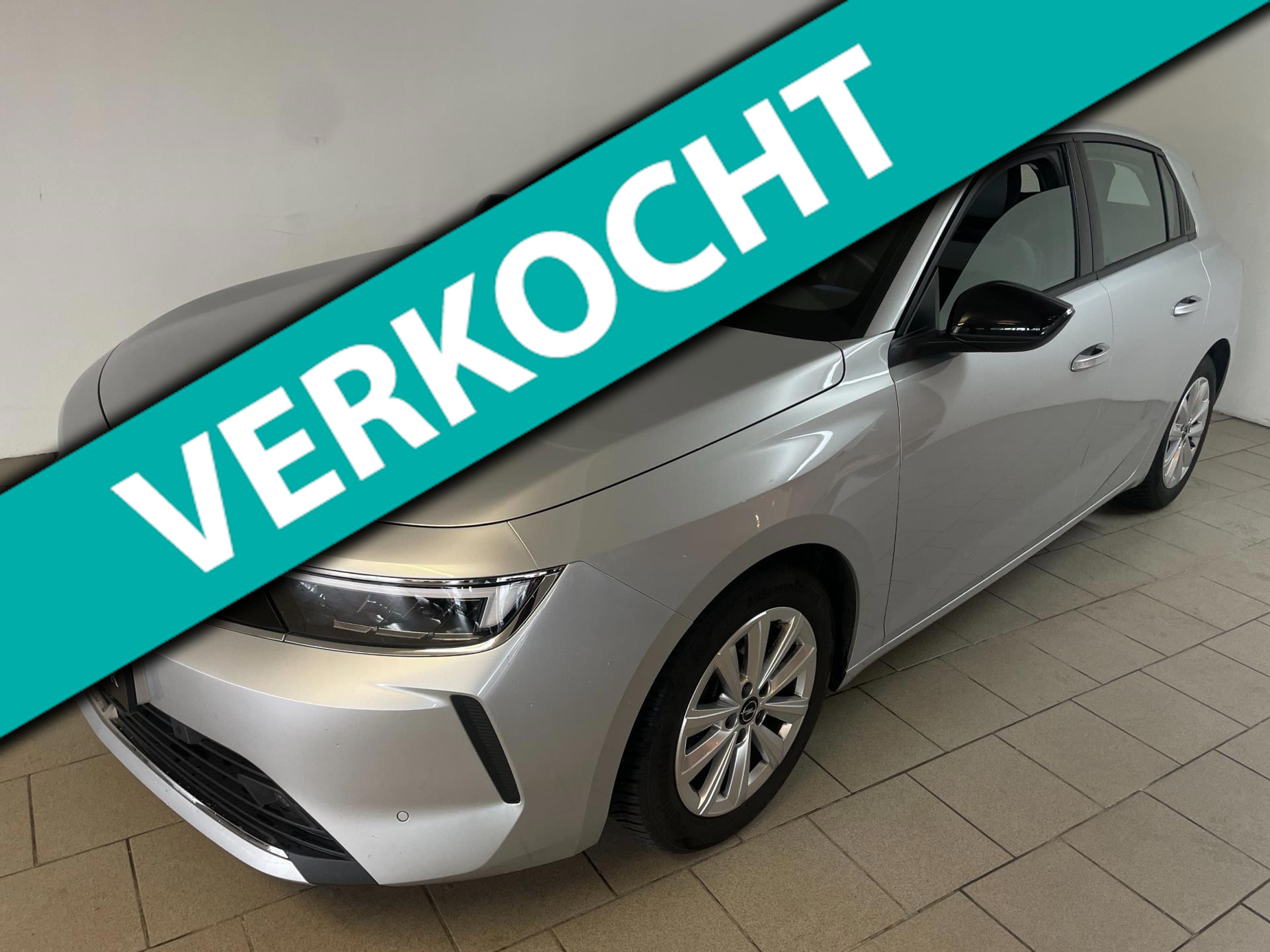 Opel Astra 1.2 Edition 110PK AIRCO NAVI CRUISE TREKHAAK ELEK RAMEN APPLE CARPLAY MULTI STUUR START KNOP VELGEN NIEUWSTAAT 2022 - voorkant