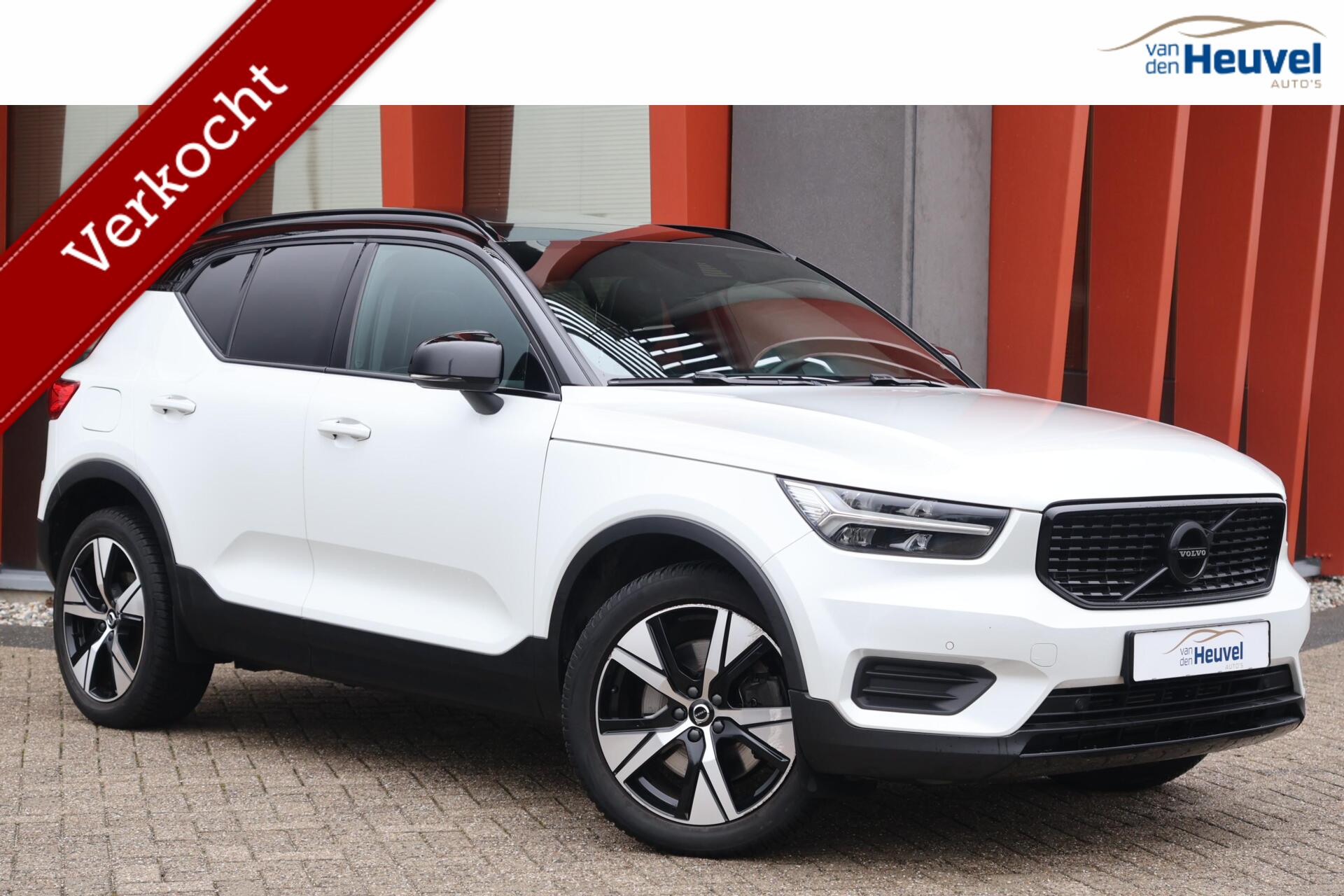 Volvo XC40 T4 Recharge R-Design | Stoelverwarming | Trekhaak | Panoramadak | Parkeercamera | Glossy Black | Keyless 2021 - voorkant