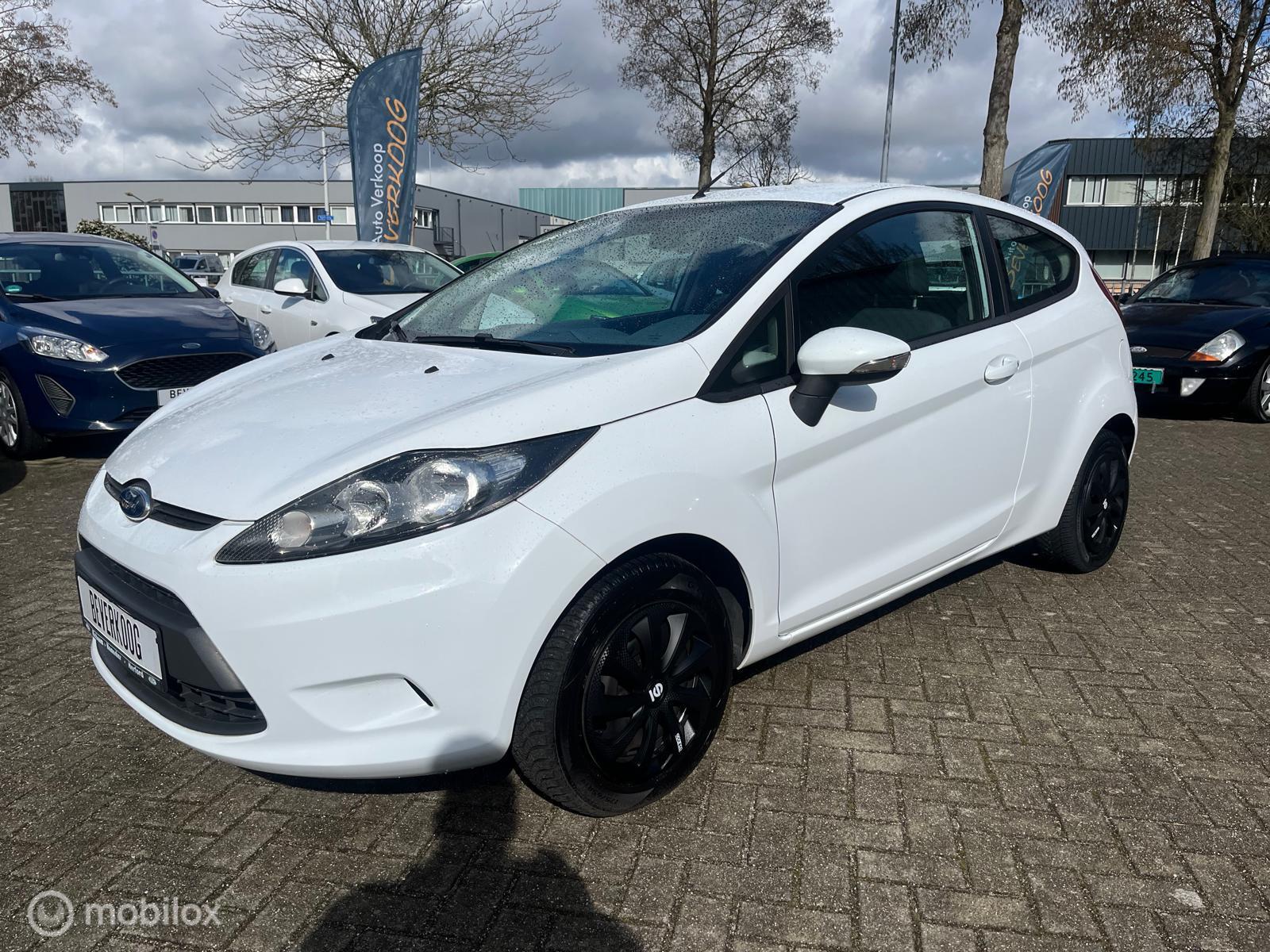 Ford Fiesta 1.25 Black & White Edition 6/12 m garantie 2011 - voorkant