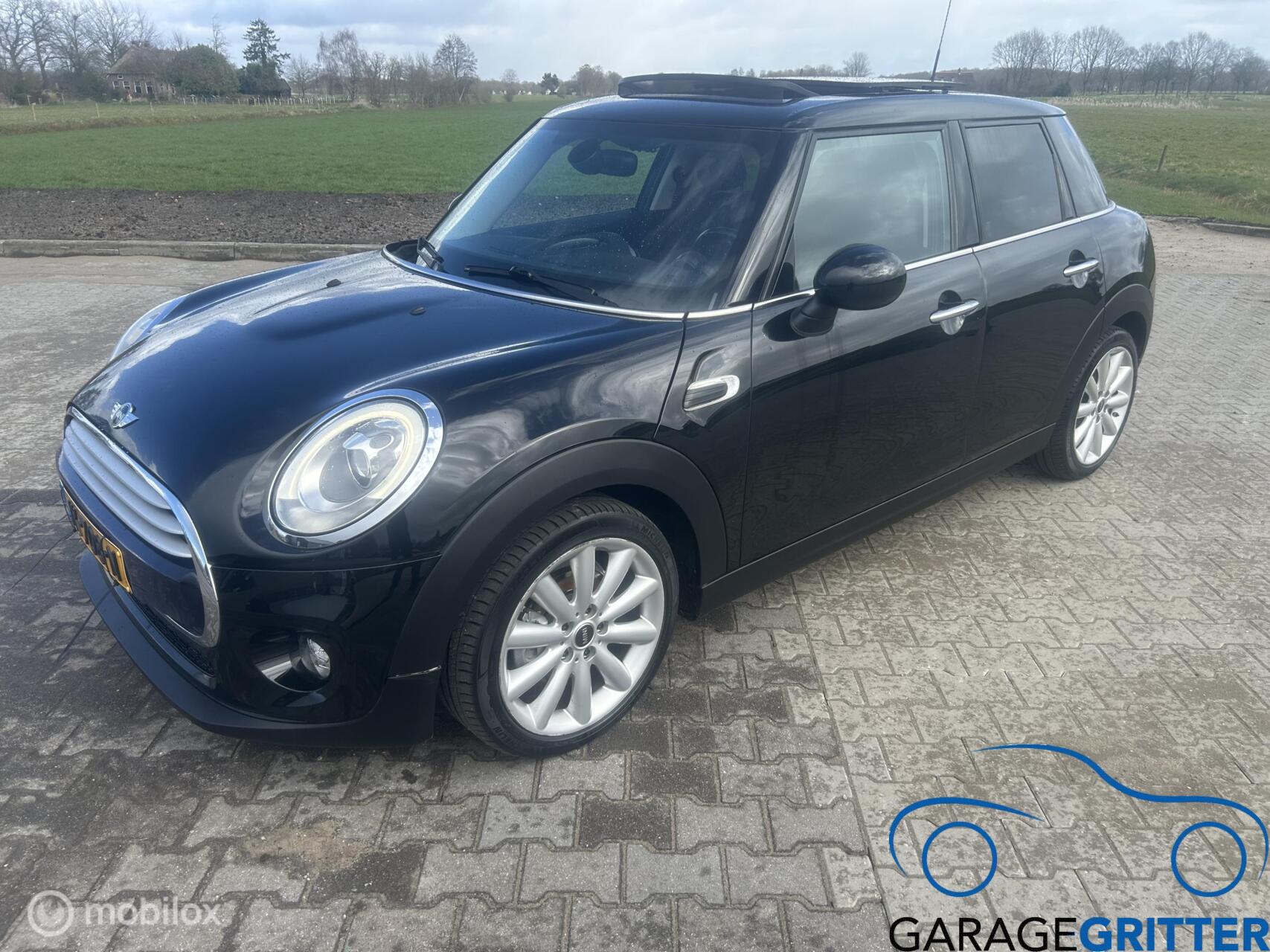 Foto van MINI COOPER