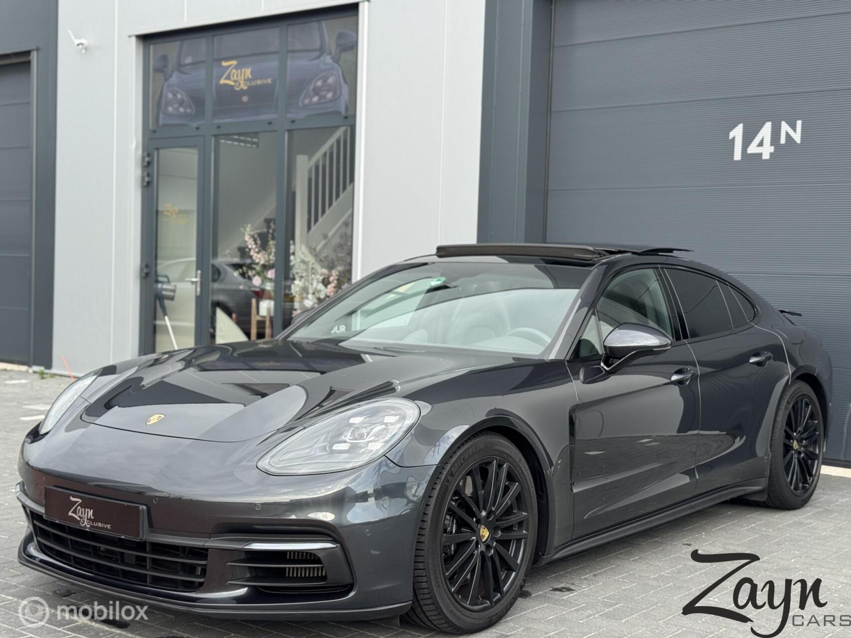 Foto van PORSCHE PANAMERA 4 E-HYBRID