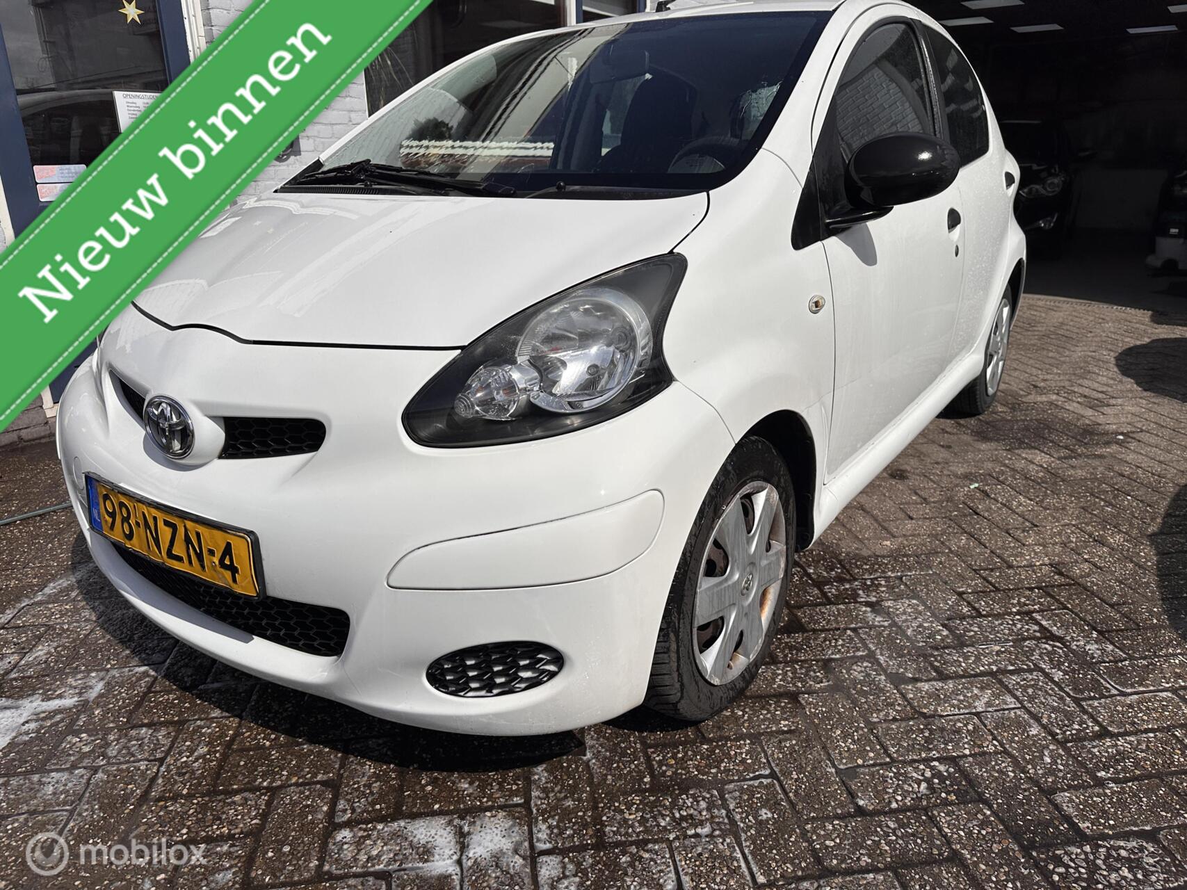 Toyota Toyota Aygo 1.0-12V Access 2011 - voorkant