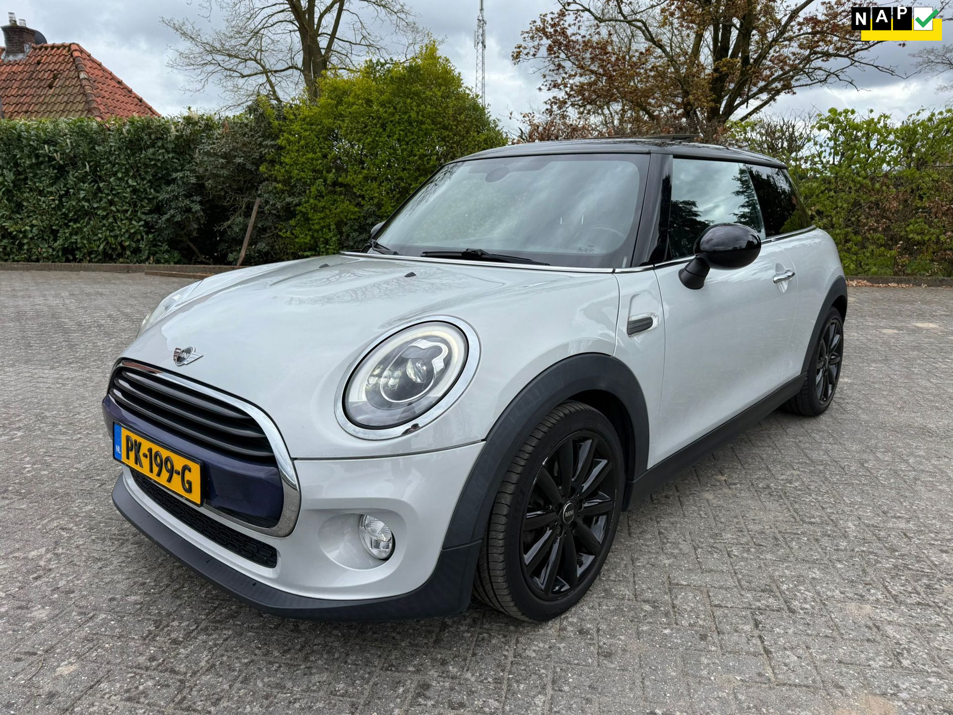 Mini Cooper 1.5 Cooper Chili Pano/Navi/Voll 2017 - voorkant