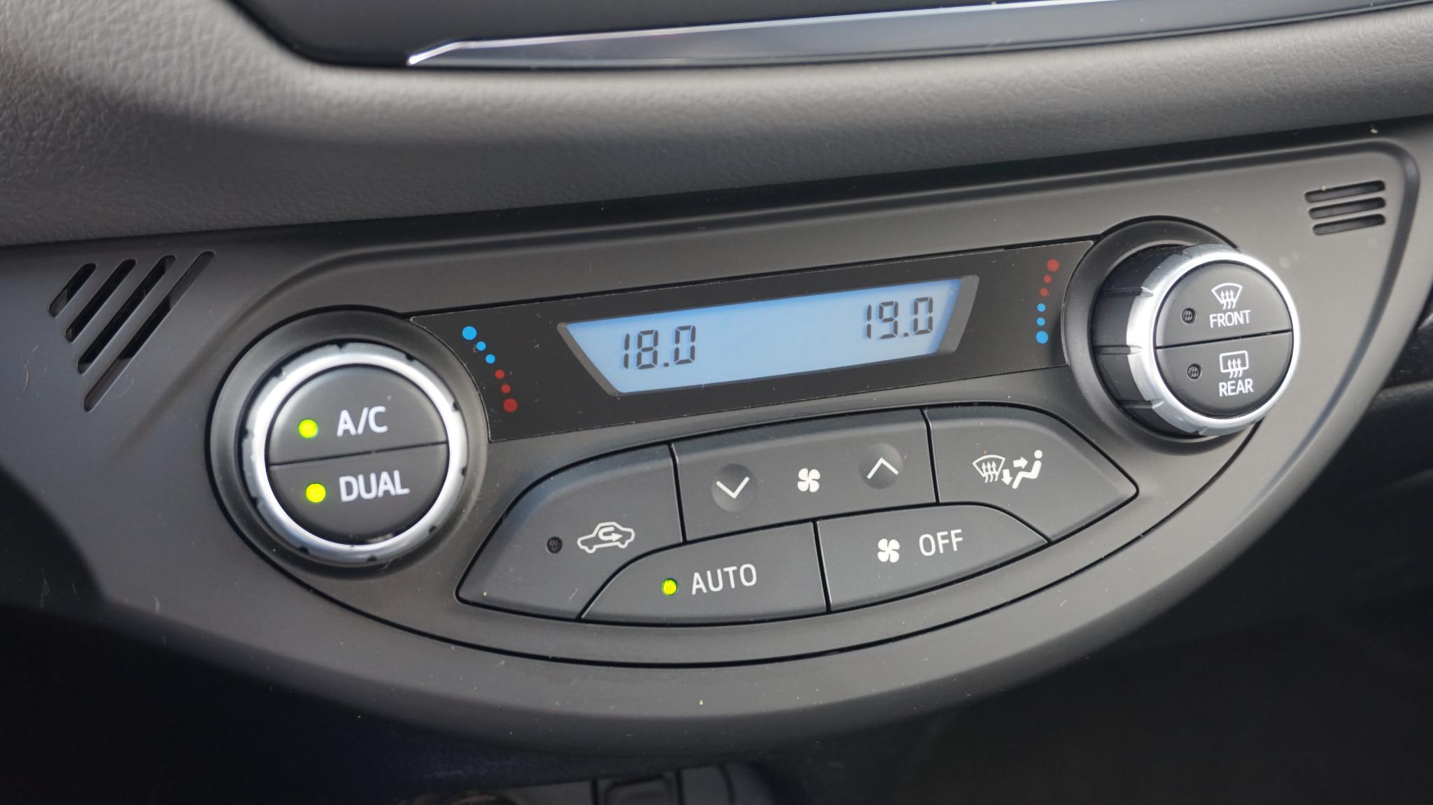 Foto van Toyota Toyota Yaris Hybrid
