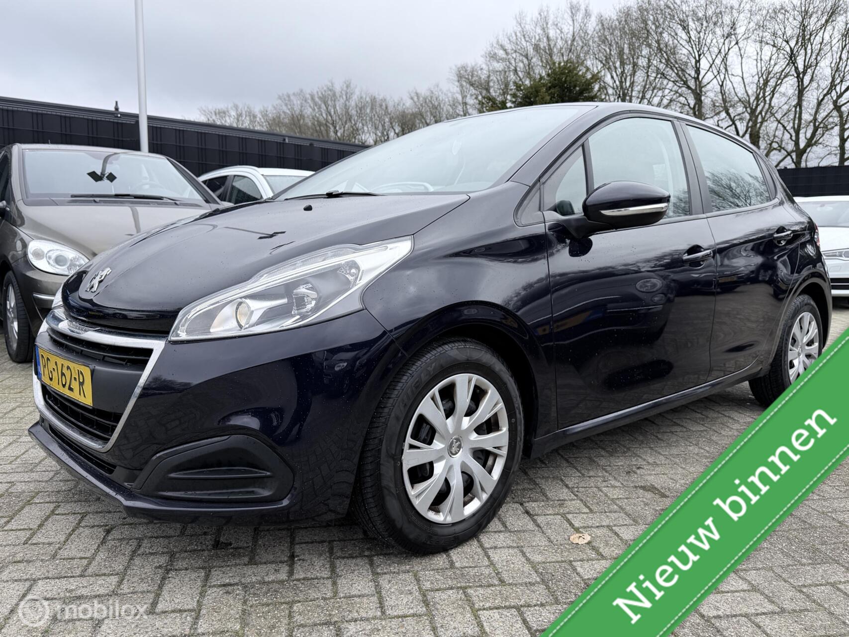 Peugeot 208 1.6 BlueHDi Active 5 DEURS / AIRCO / CRUISE / CARPLAY / NAVI / LED 2017 - voorkant