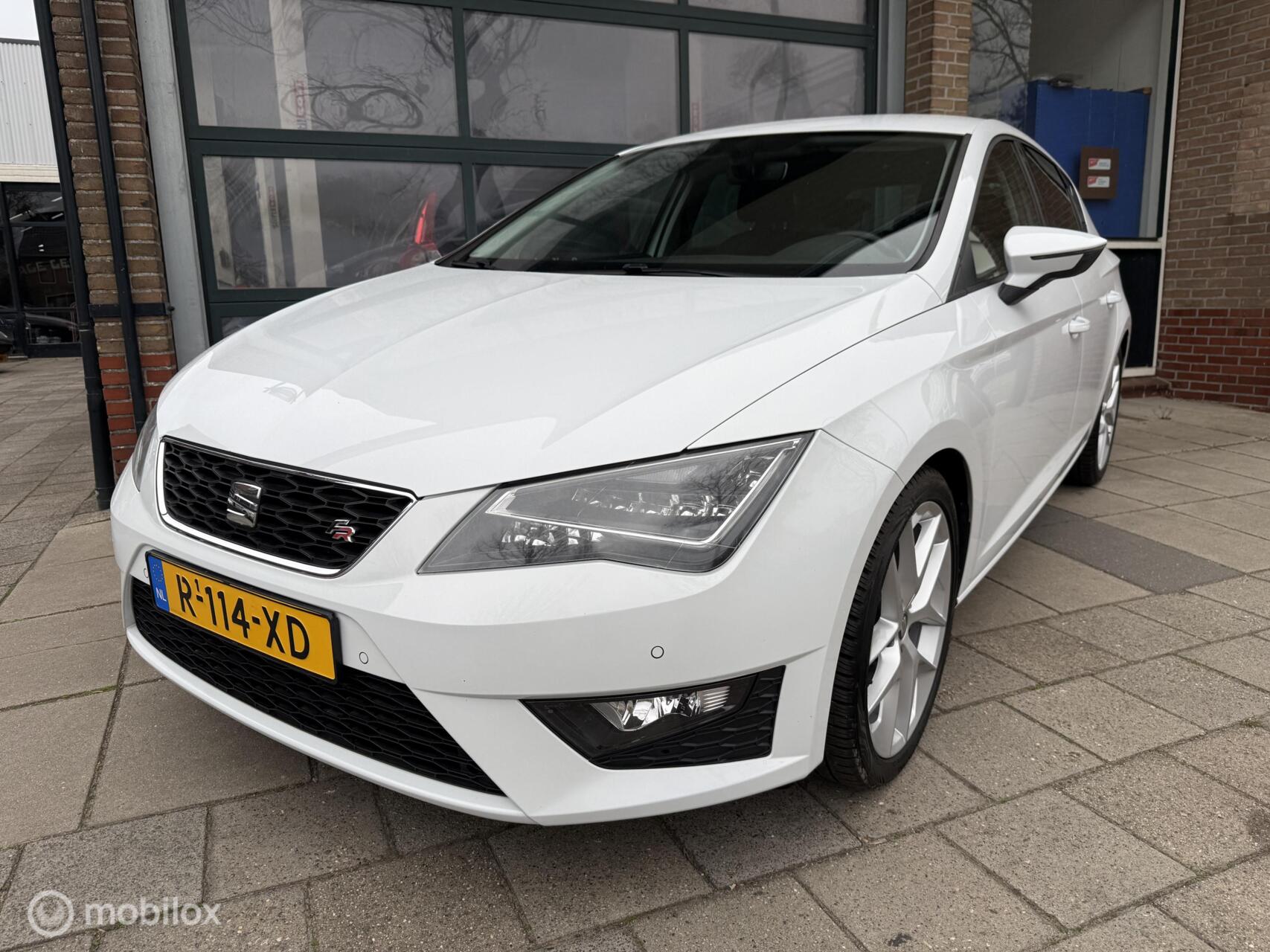 Seat Leon 1.4 EcoTSI FR | Cruise | Clima | Navi 2016 - voorkant