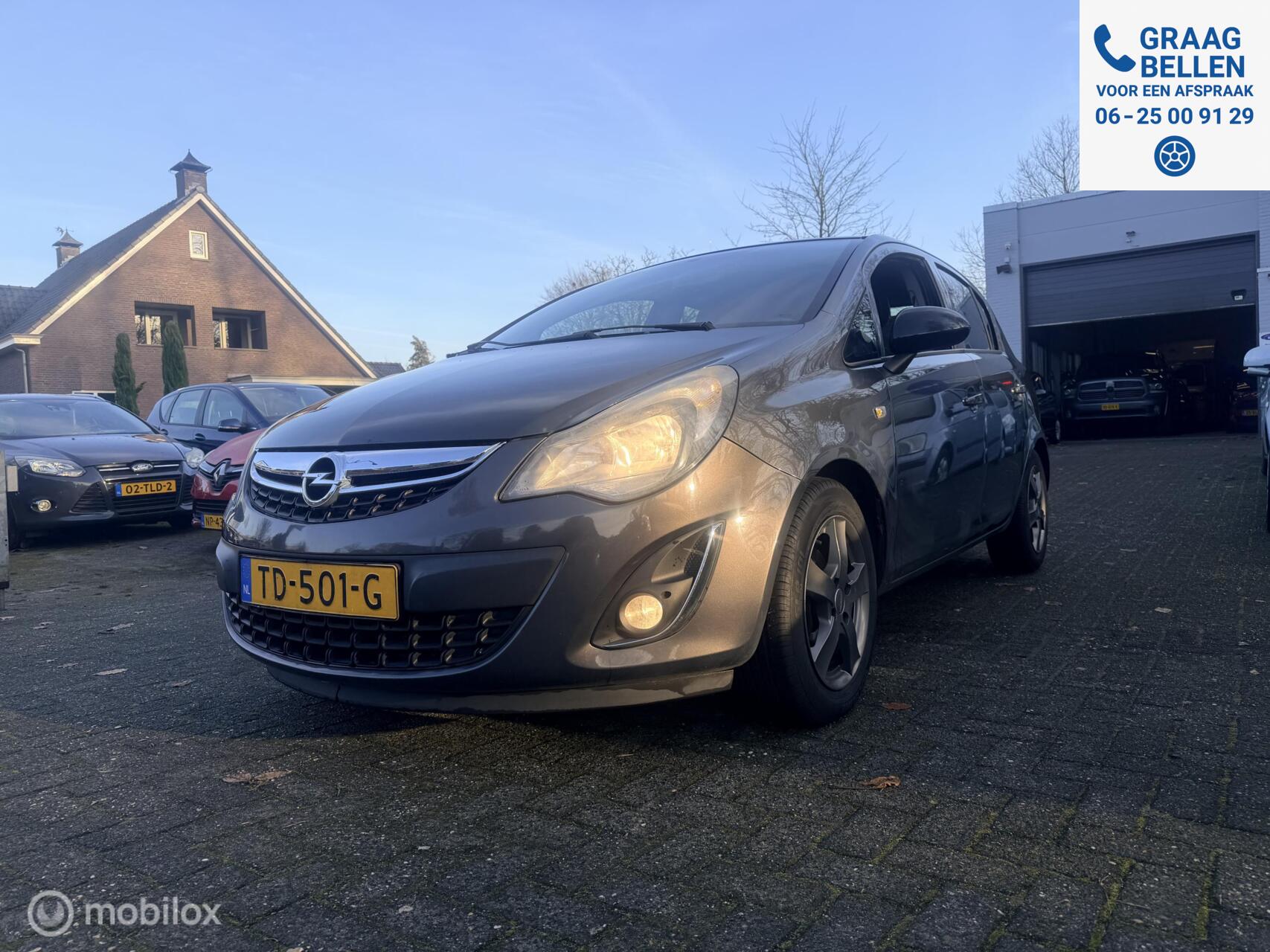 Opel Corsa 1.4-16V BlitZ 2014 - voorkant