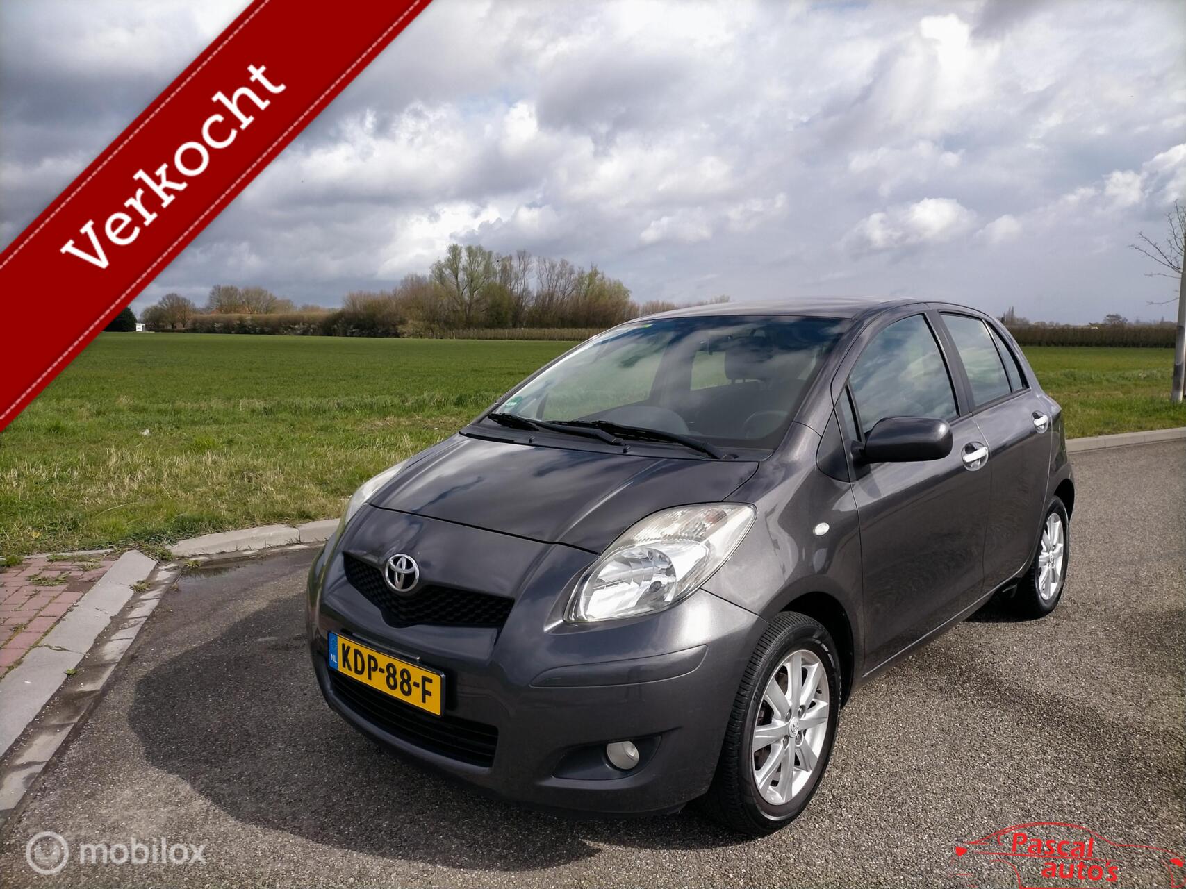 Toyota Toyota Yaris 1.3 VVTi Aspiration clima 6 bak lm velgen 2010 - voorkant
