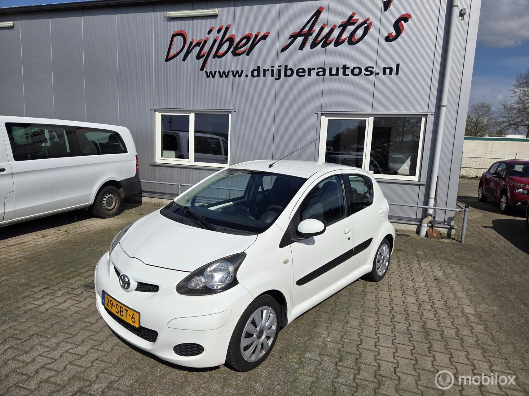 Toyota Toyota Aygo 1.0-12V Comfort Navigator 2011 - voorkant