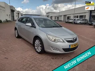 Opel Astra 1.4 Cosmo 2011 - voorkant