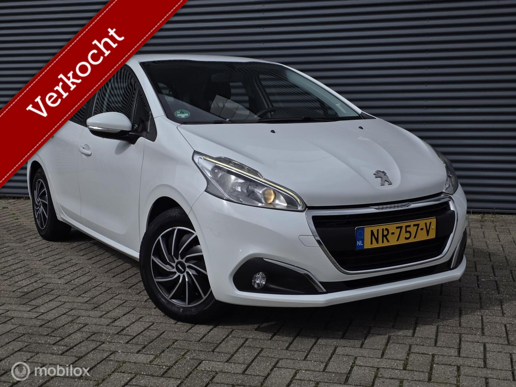 Peugeot 208 1.2 PureTech Active TREKHAAK/5DEURS 2016 - voorkant