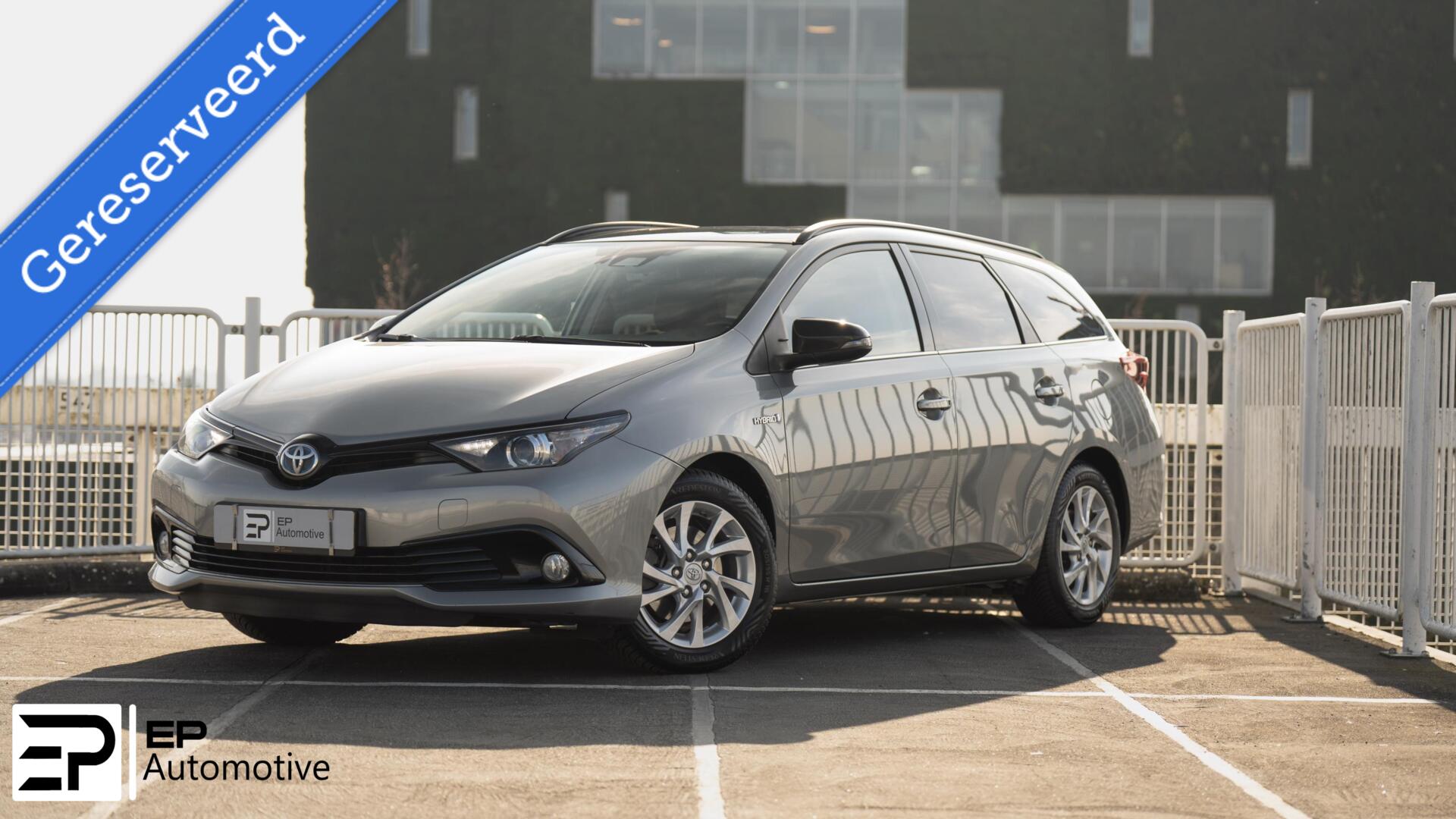 Toyota Toyota Auris 1.8 Hybrid Executive BlackPack 2017 - voorkant