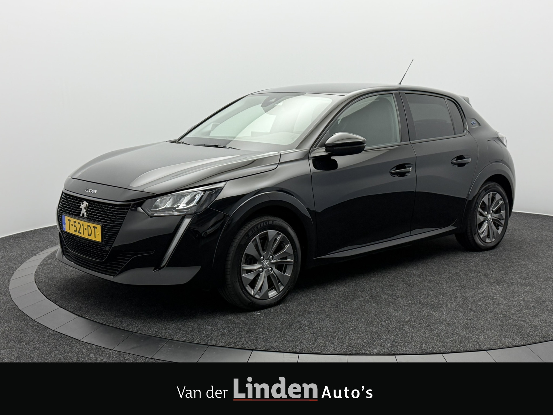 Peugeot 208 EV Allure Pack 2023 - voorkant