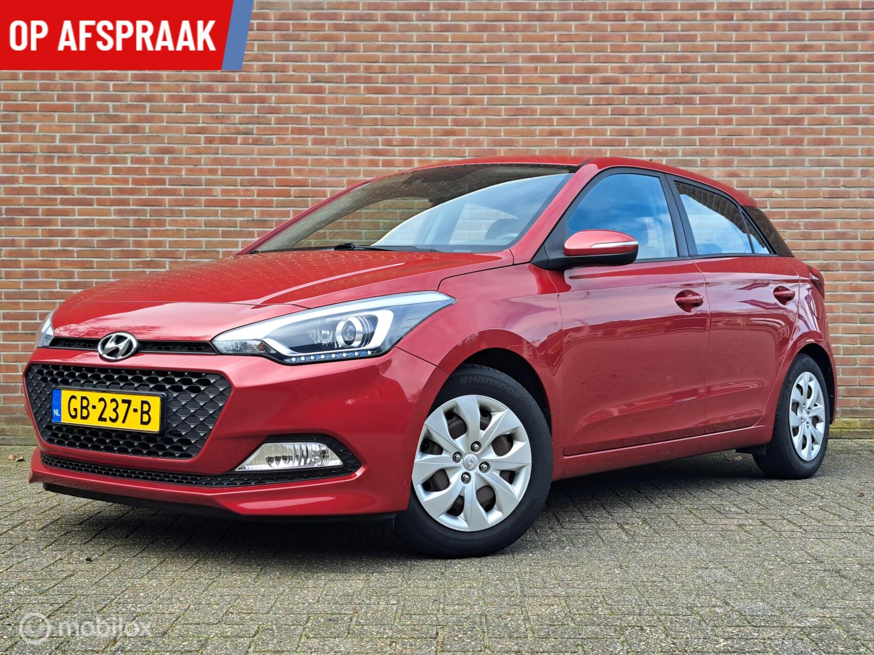 Hyundai I20 1.2 HP Business Edition/AIRCO/CRUISE 2015 - voorkant