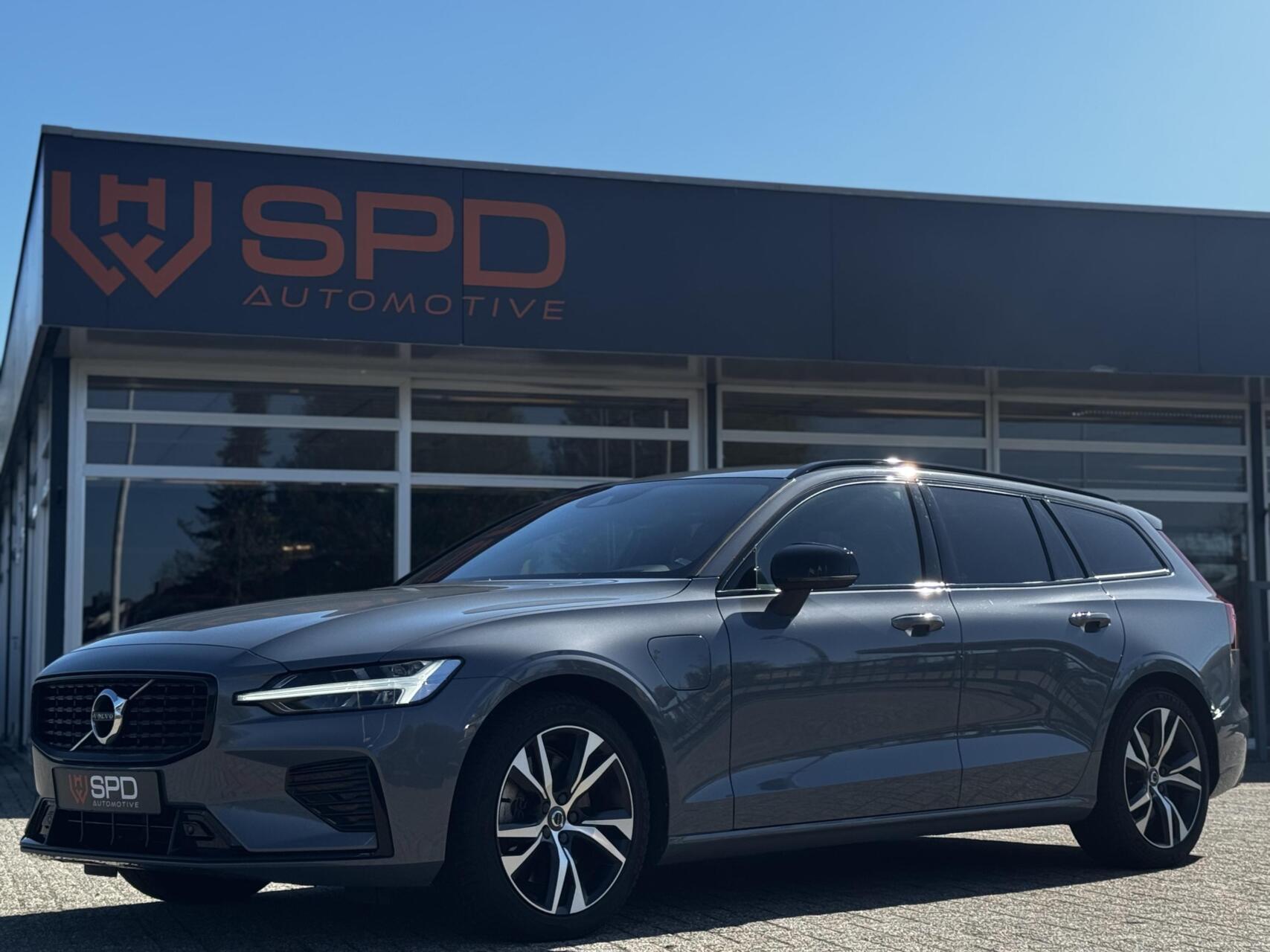 Volvo V60 2.0T6 Recharge AWD R-Design|350PK|ACC|Trekha|Carpl 2022 - voorkant