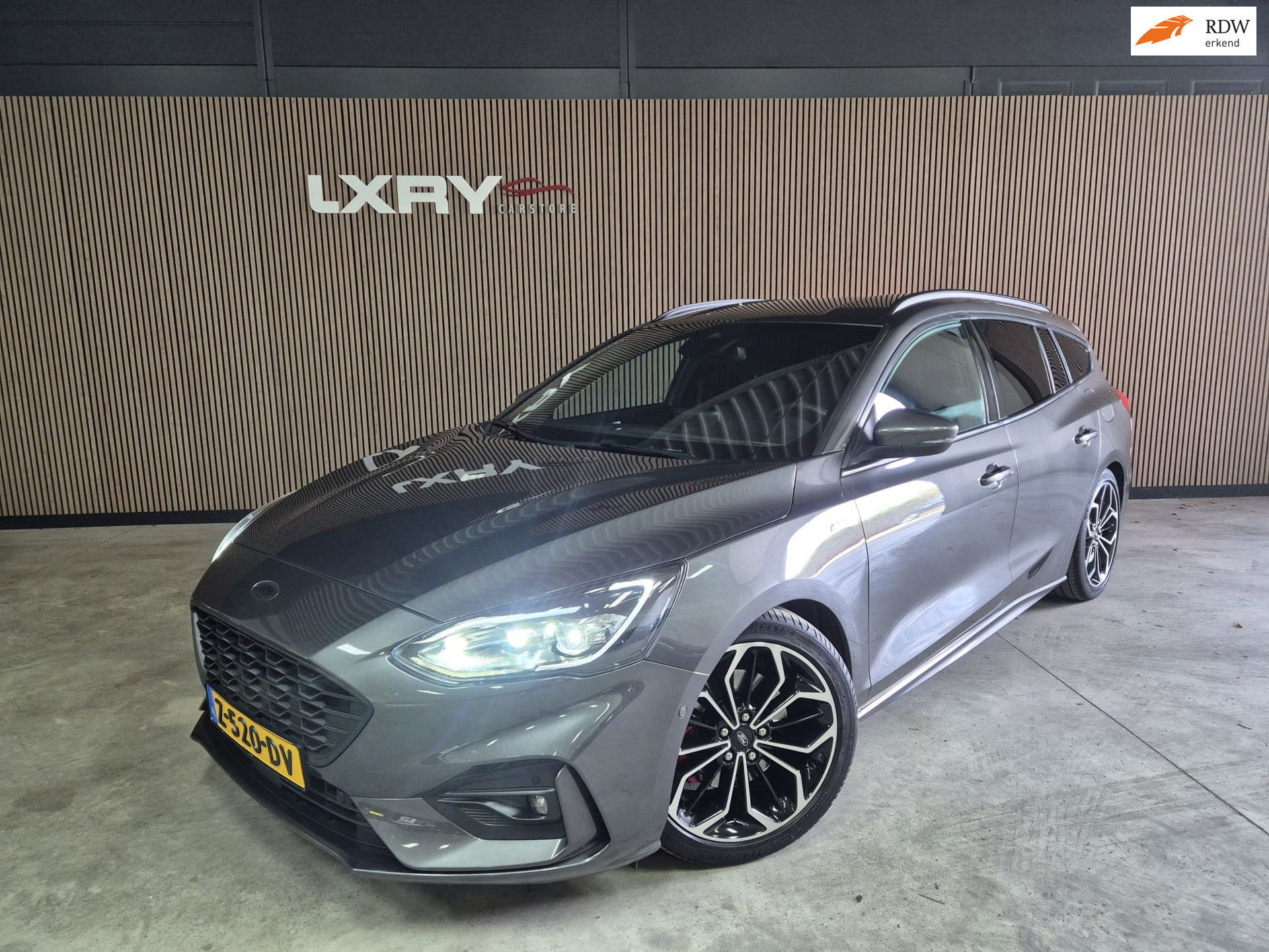 Ford Focus 1.5 EcoBoost ST Line X Business | Clima| Cruise | winter pakket | Camera | Navi | 2020 - voorkant
