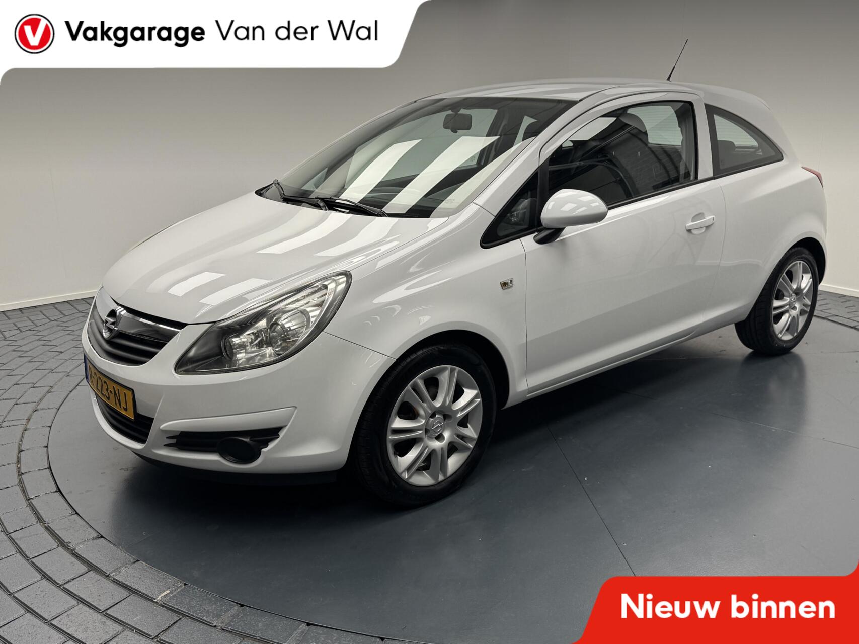 Opel Corsa 1.0-12V Edition 2009 - voorkant