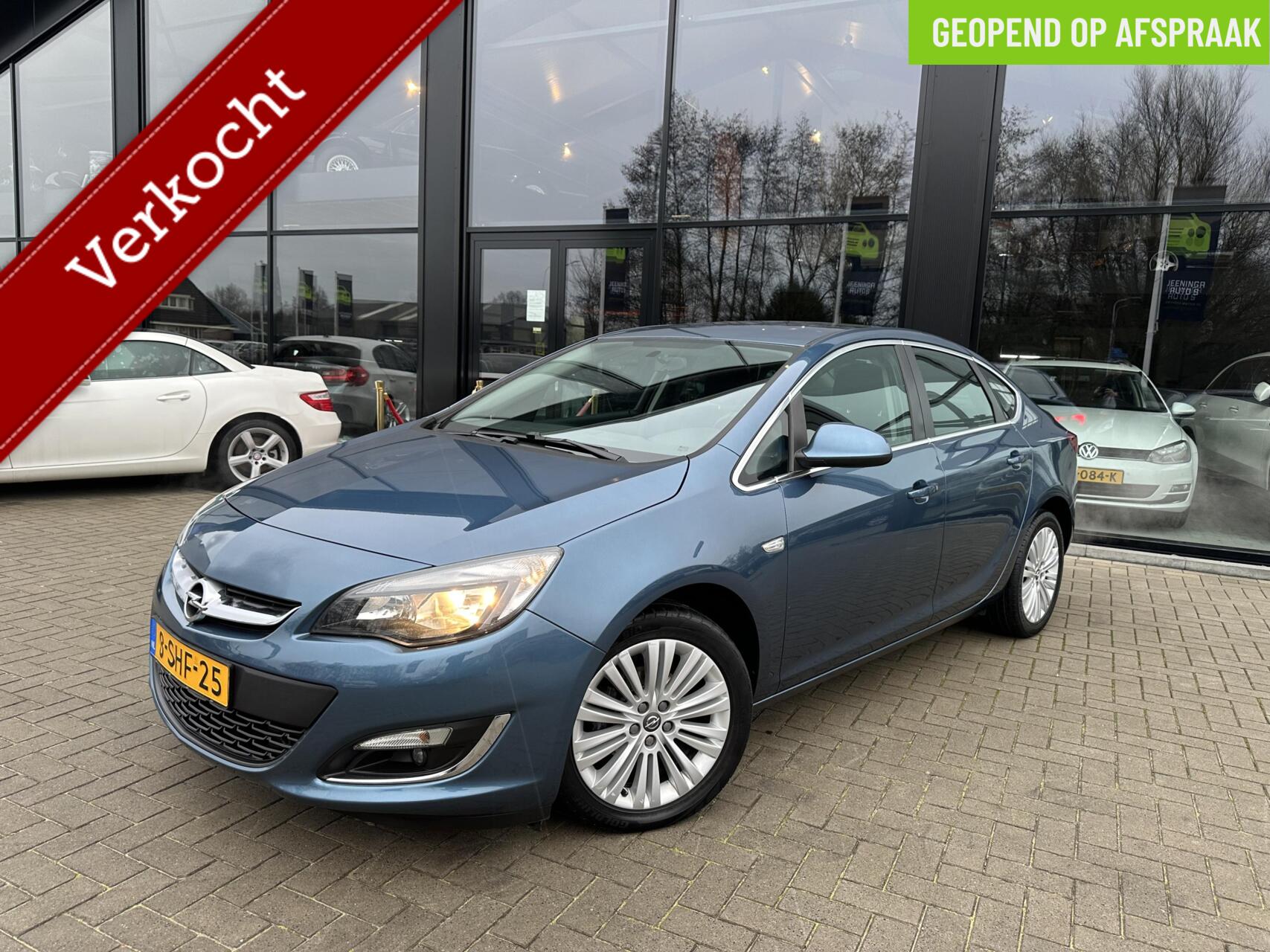 Opel Astra 1.4 Turbo Cosmo|Navi|Airco|NAP 2013 - voorkant