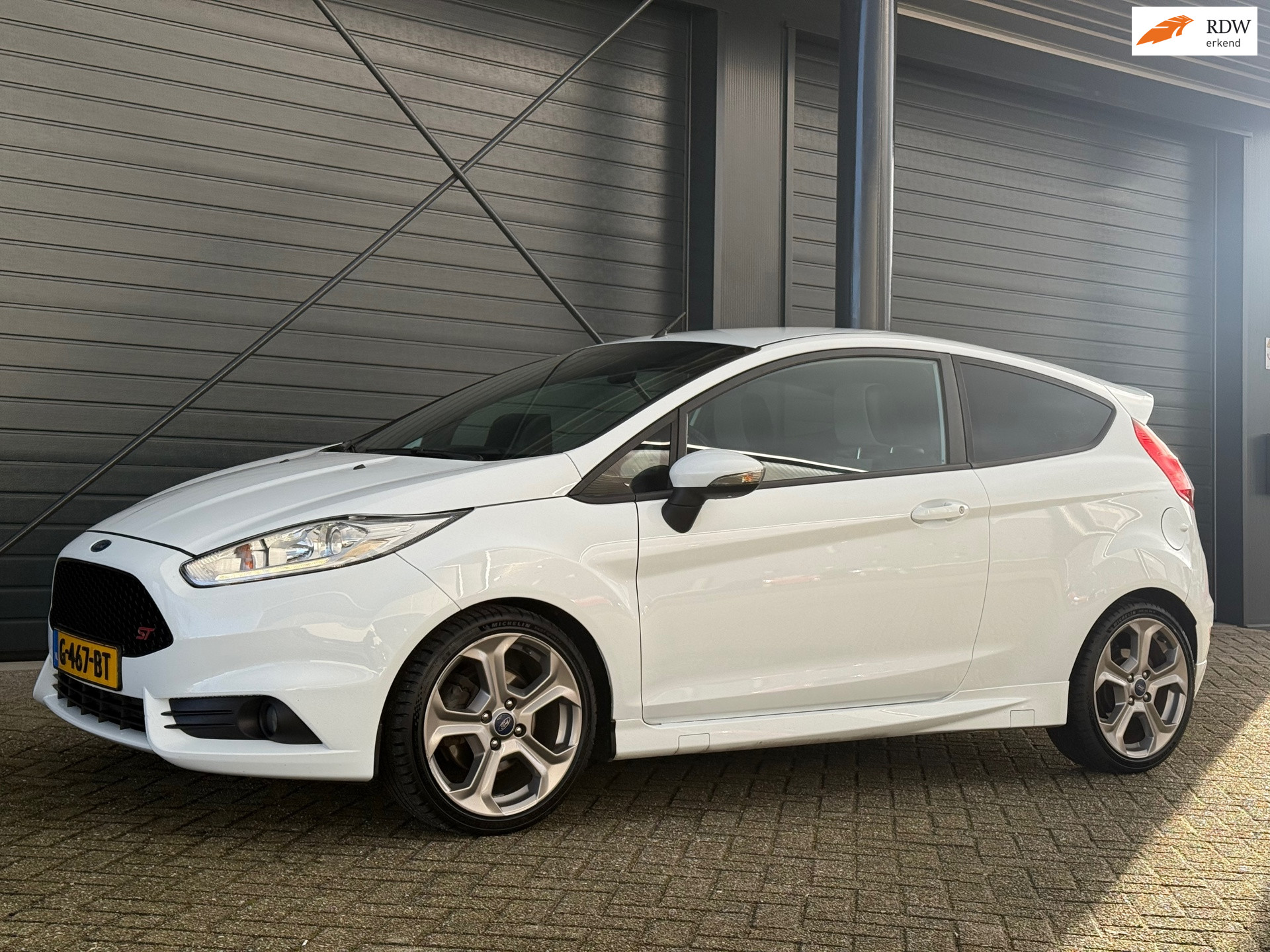 Ford Fiesta 1.6 ST2 182PK, Nieuwe Distributie, Stoelverwarm., Climate, Keyless, Voorruitverw., Nieuwe Distributie 2015 - voorkant