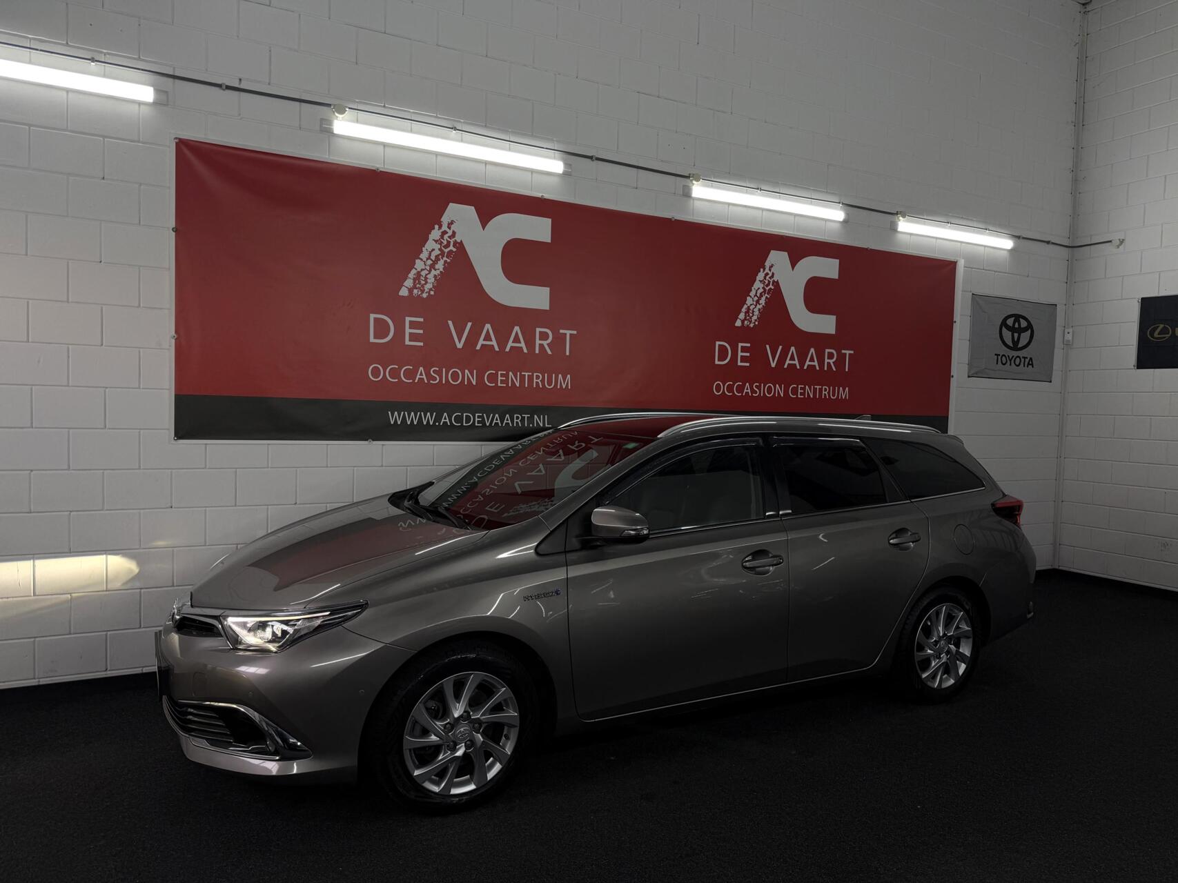 Toyota Toyota Auris 1.8 Hybrid Executive - VERKOCHT! 2015 - voorkant