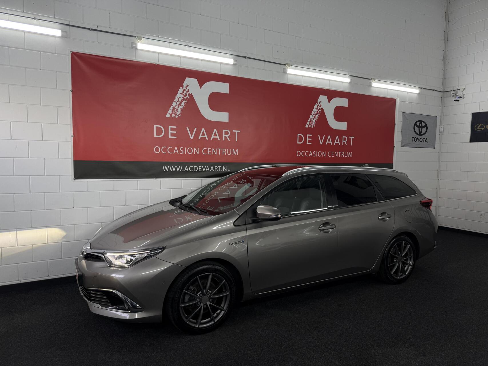 Toyota Toyota Auris 1.8 Hybrid Executive 2015 - voorkant