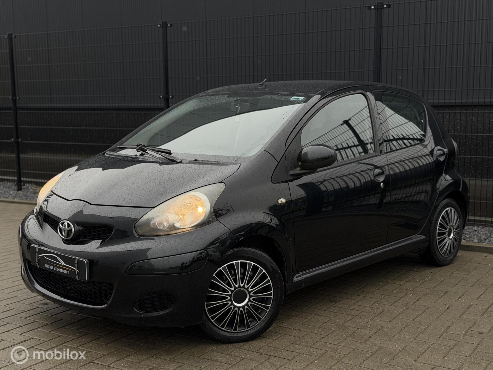 Toyota Toyota Aygo 1.0-12V Comfort |AIRCO|5 DEURS|ZUINIGE STADSAUTO 2009 - voorkant