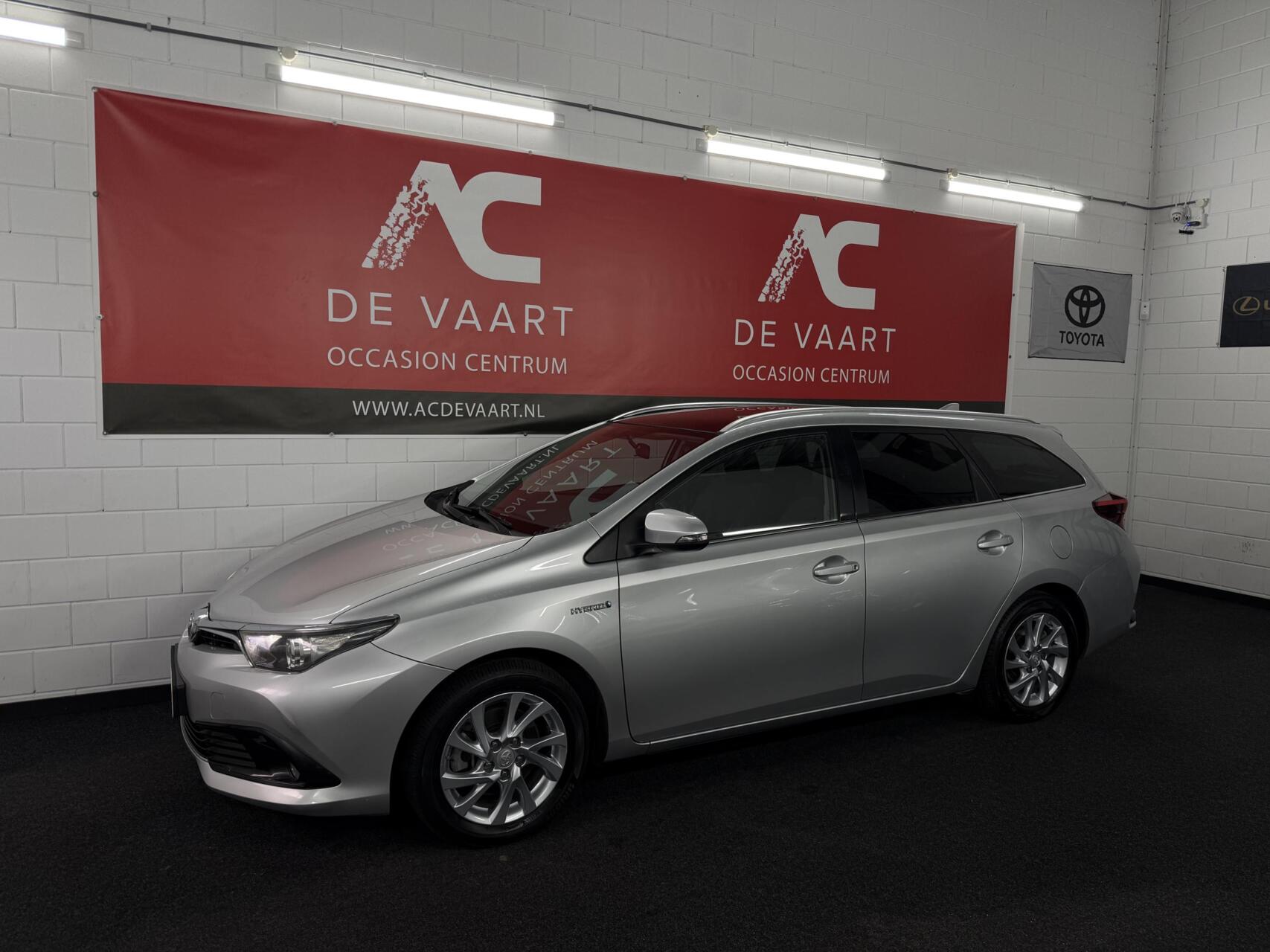Toyota Toyota Auris 1.8 Hybrid Volcano Edition - VERKOCHT! 2017 - voorkant