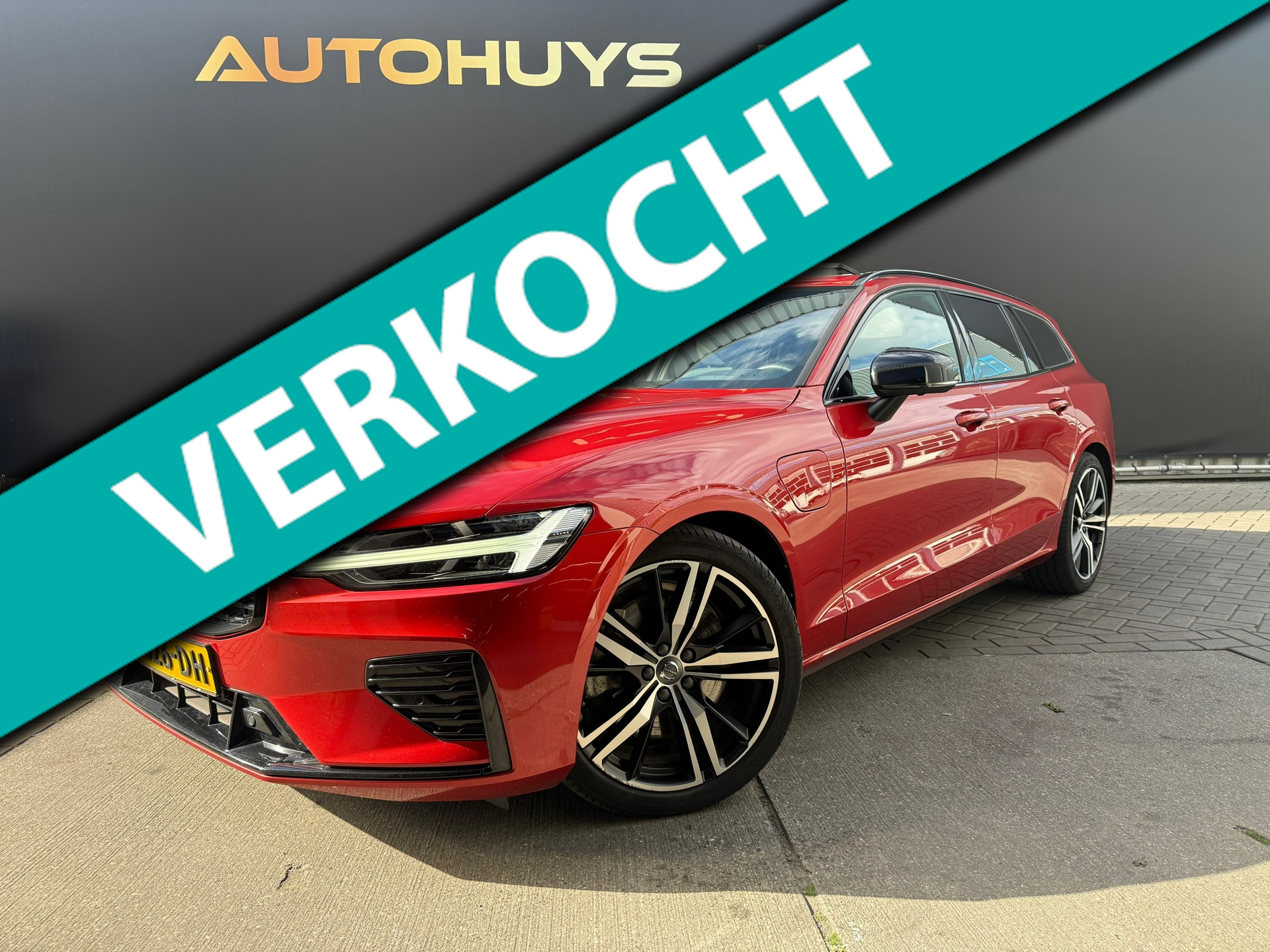 Volvo V60 2.0 T6 Recharge AWD R-Design Pano Memory 360 Leder Carplay Trekhaak H&K 2022 - voorkant