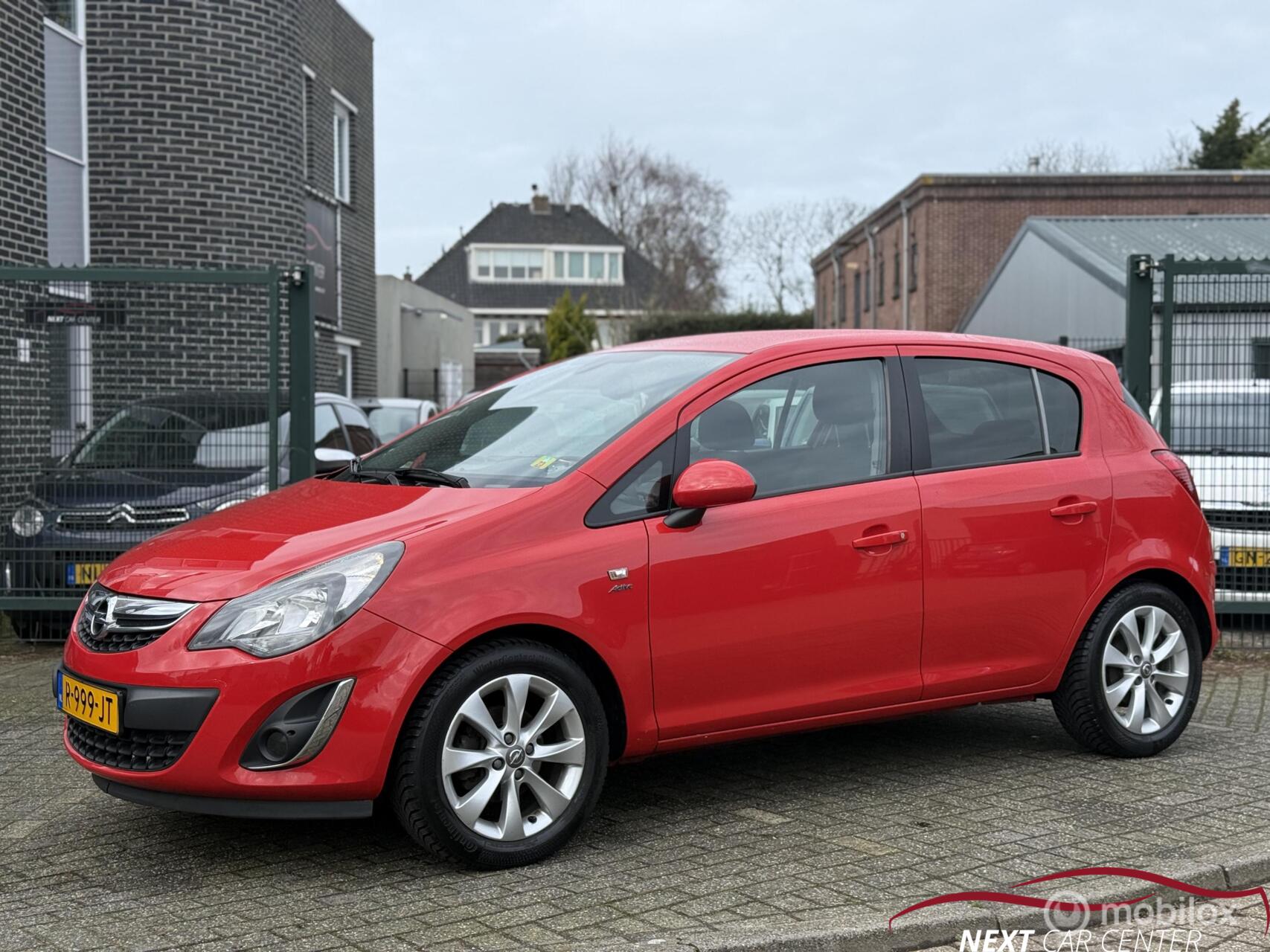 Opel Corsa 1.4-16V AIRCO 2013 - voorkant