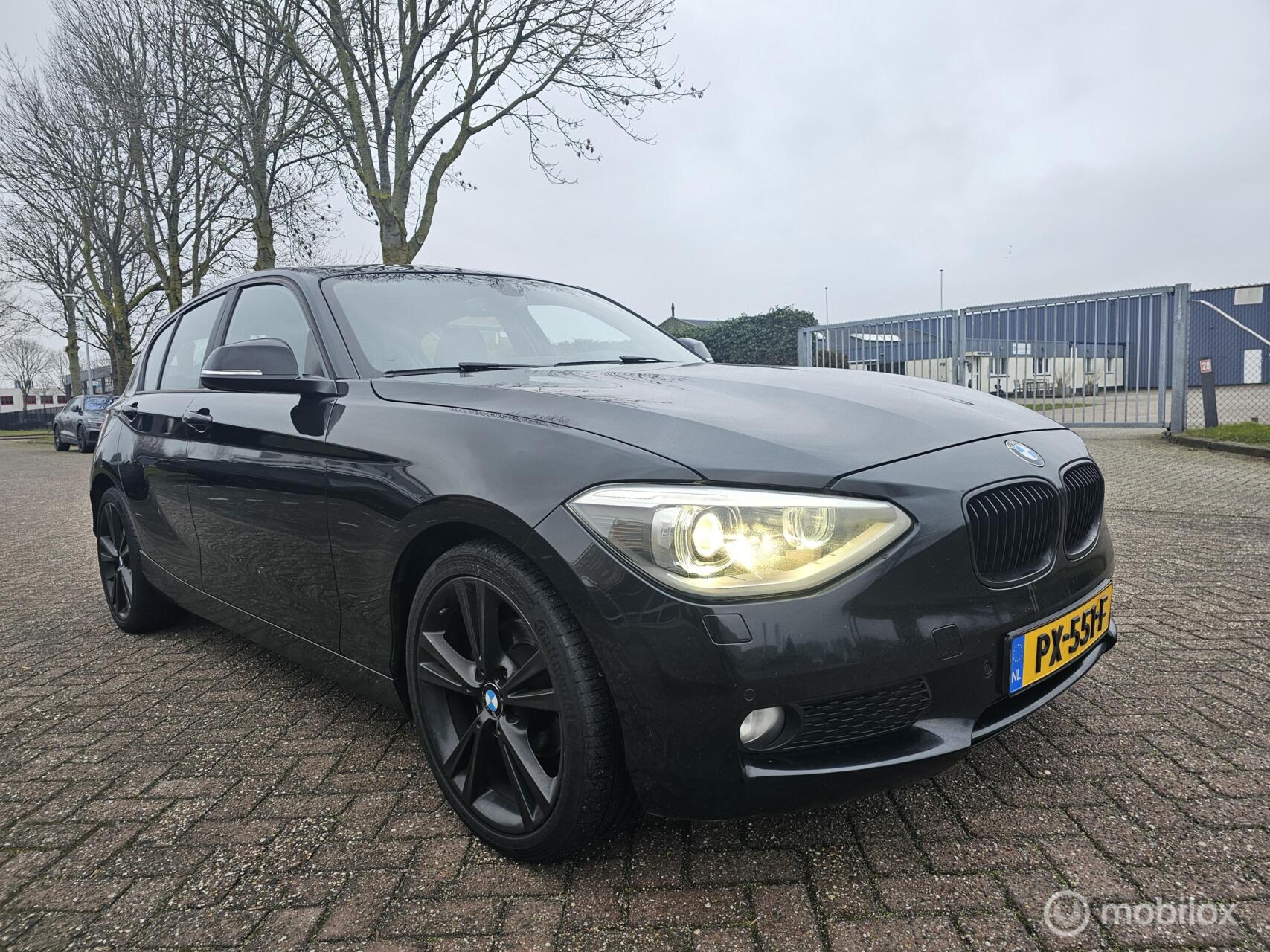 BMW 1er Reihe 116d Business 2012 - voorkant