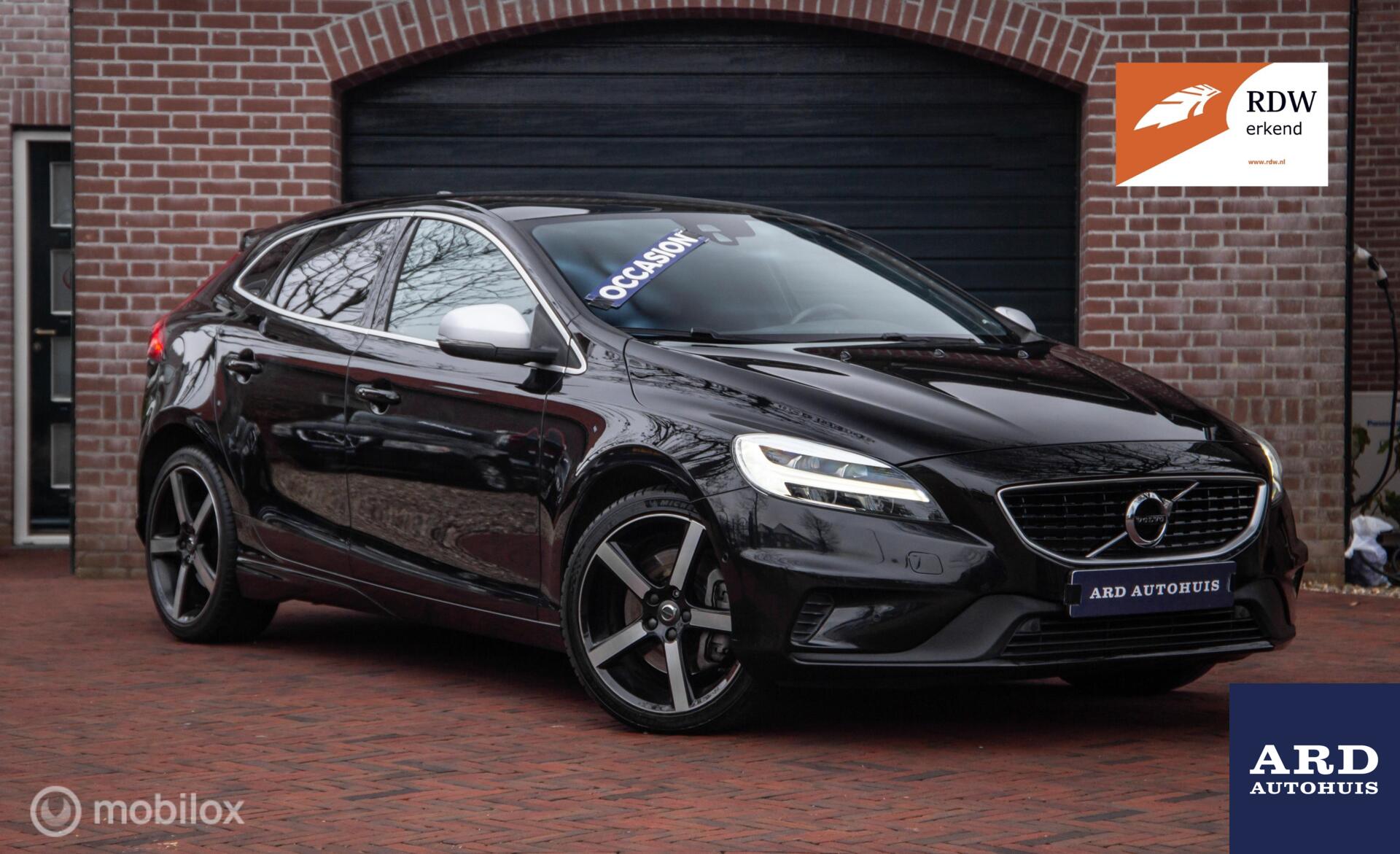 Volvo V40 1.5 T3 R-design |Pano|Stoelv.|H/K|Dlr ondrh.|Led| 2019 - voorkant