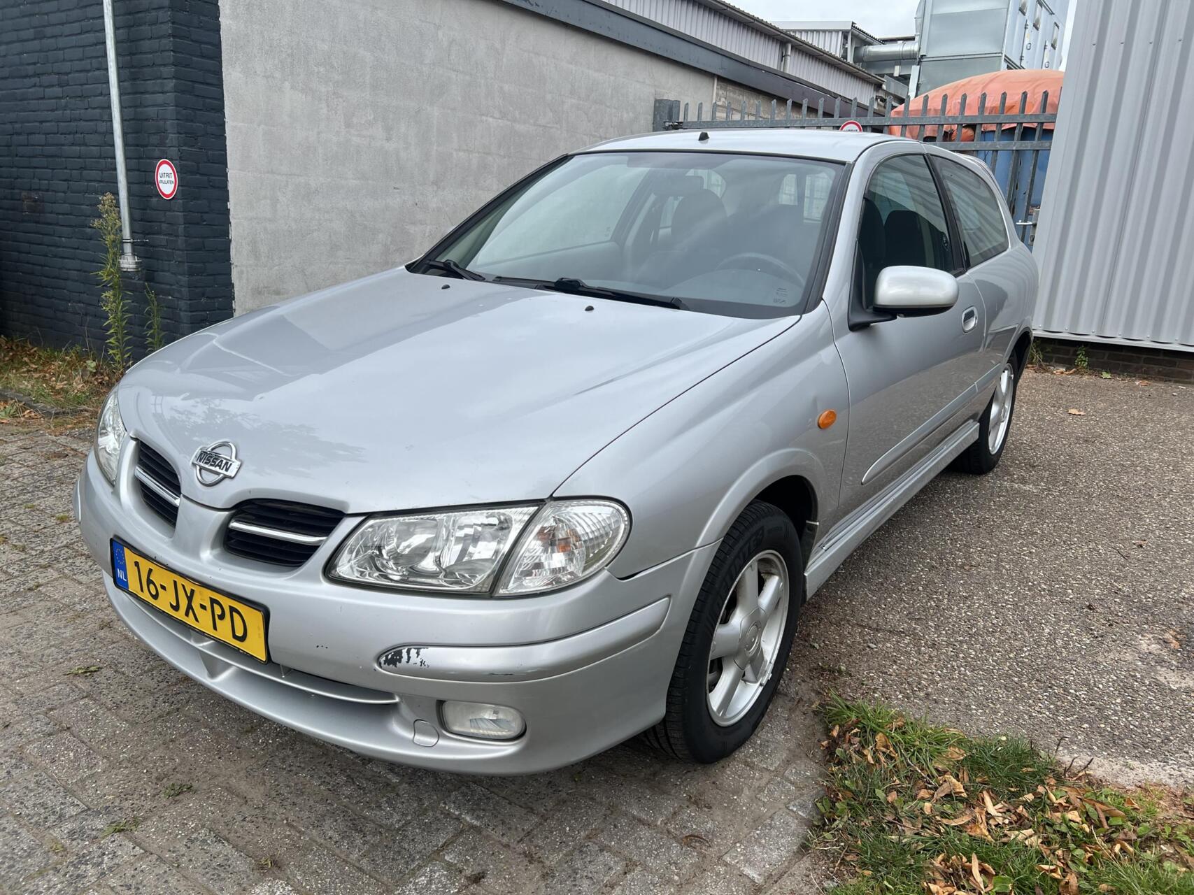 Foto van Nissan Almera
