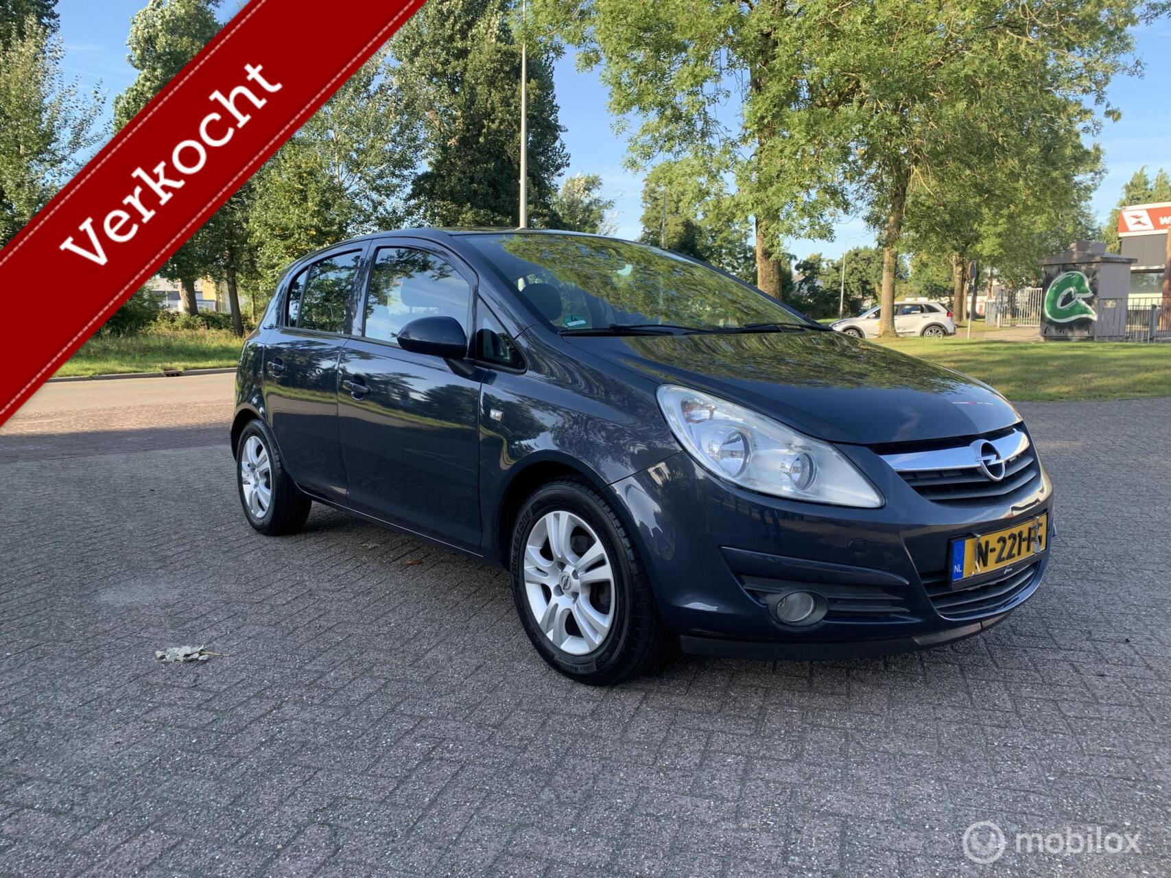 Opel Corsa 1.2-16V Selection .cruise airco nw apk 2010 - voorkant