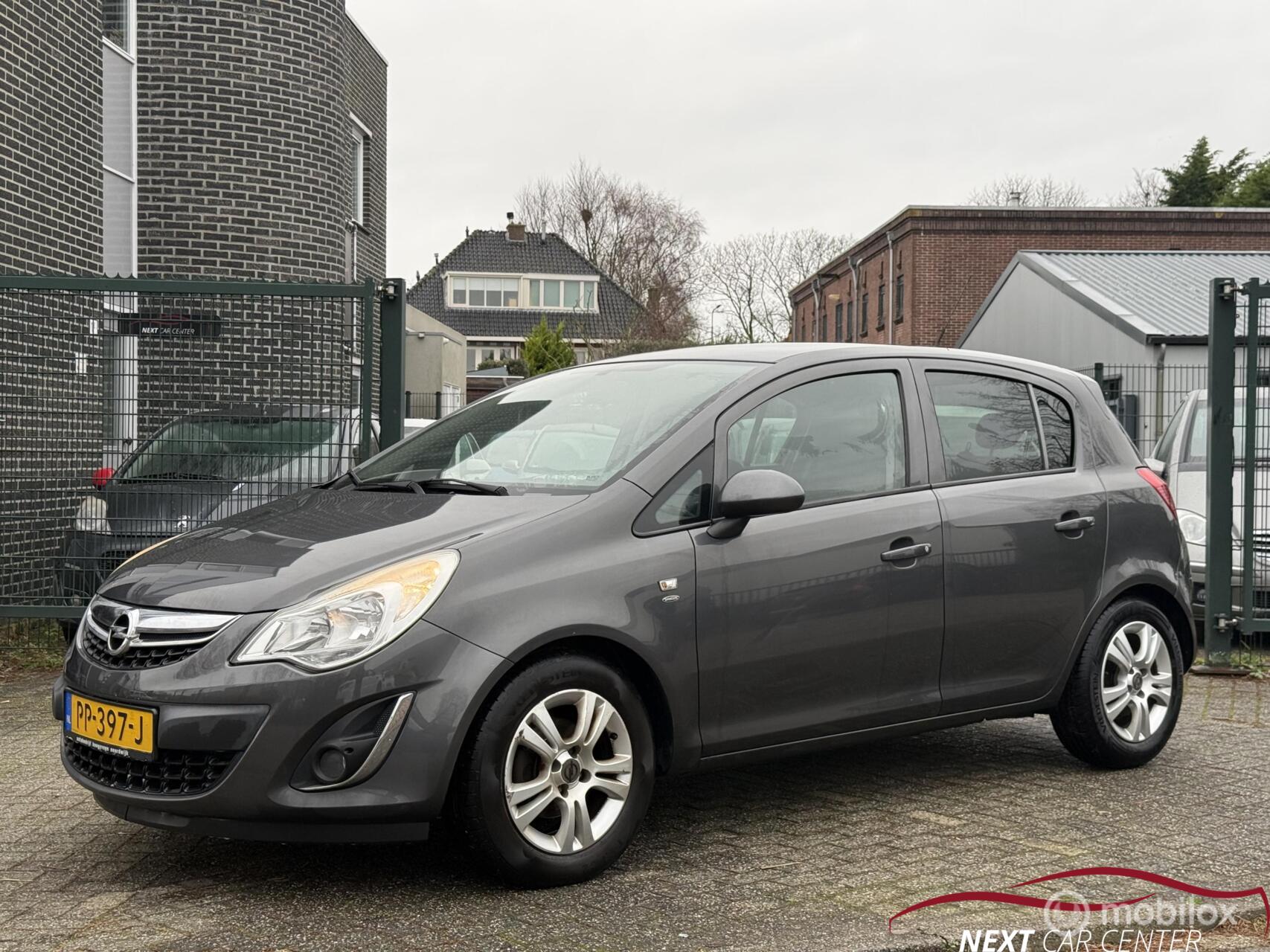 Opel Corsa 1.2 EcoFlex AIRCO 2011 - voorkant