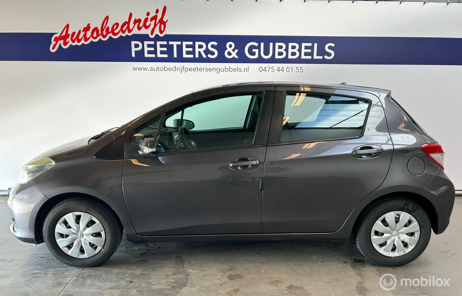 Toyota Toyota Yaris 1.0 VVT-i Now 2013 - voorkant