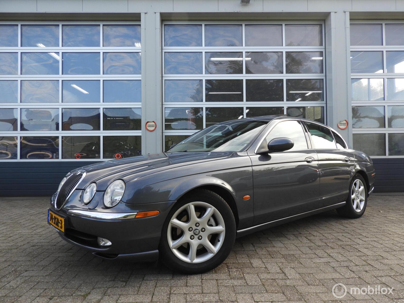 Foto van Jaguar S-type