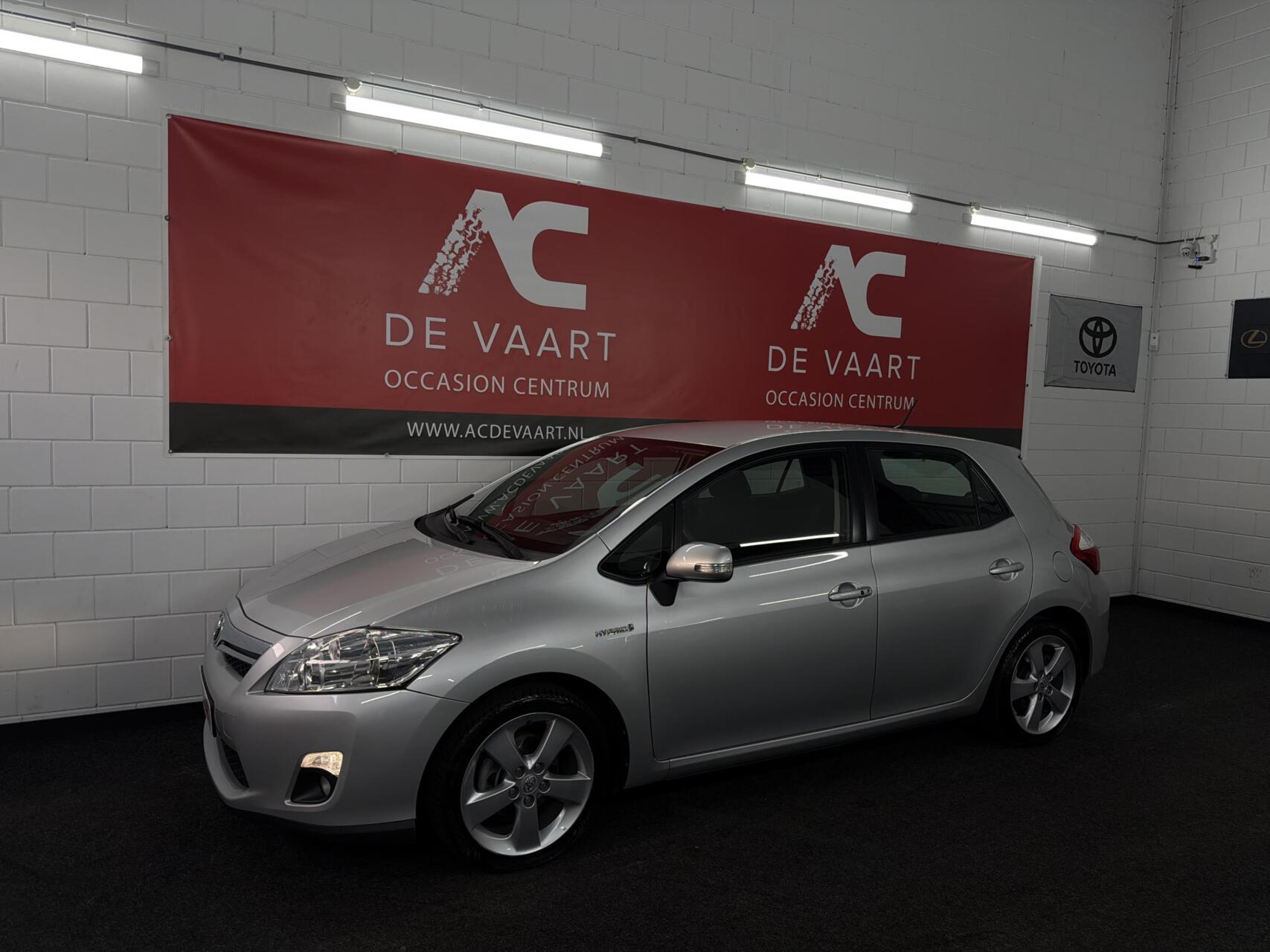 Toyota Toyota Auris 1.8 Full Hybrid Executive 2011 - voorkant