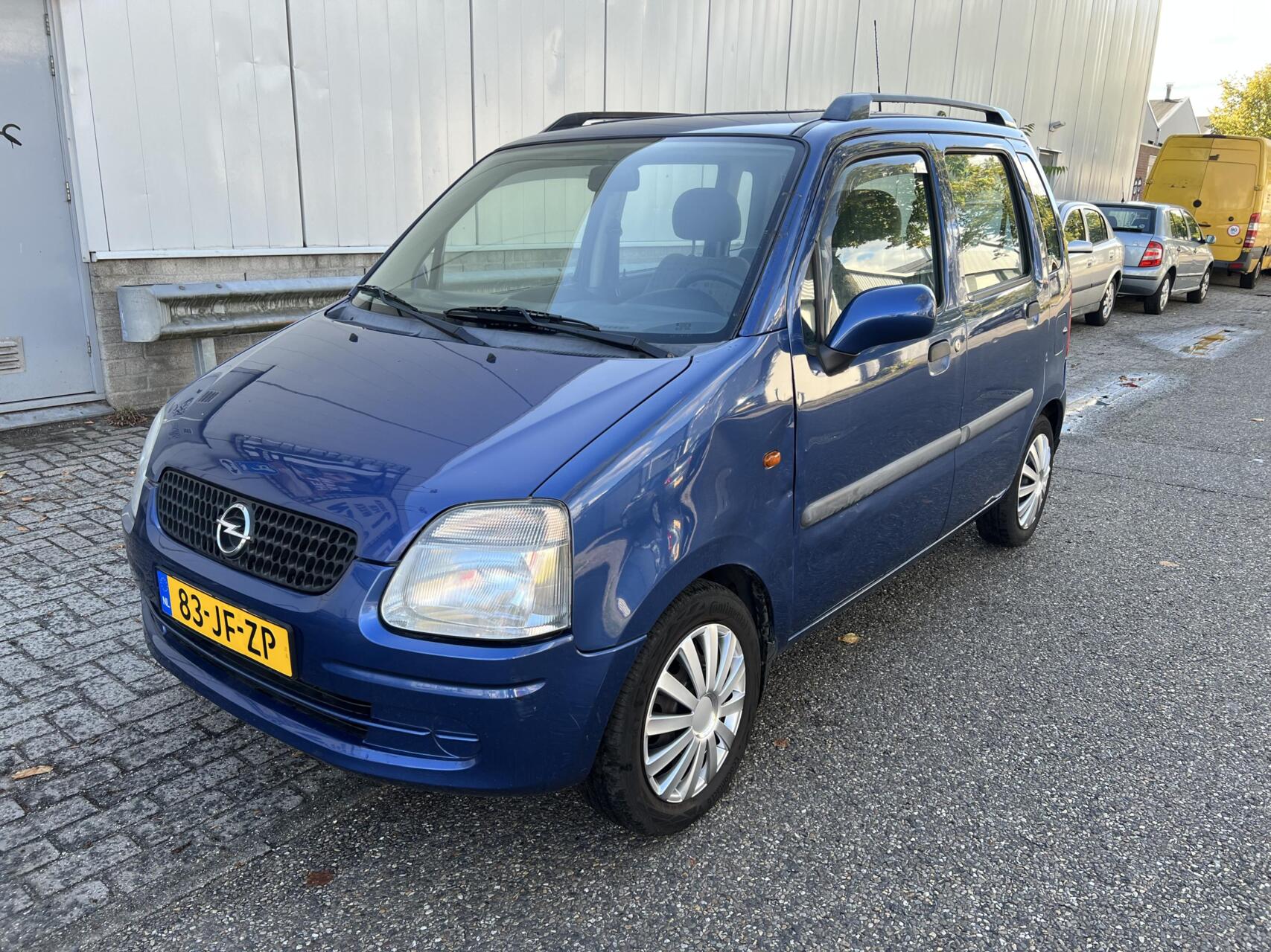 Opel Agila 1.2-16V Comfort 2002 - voorkant