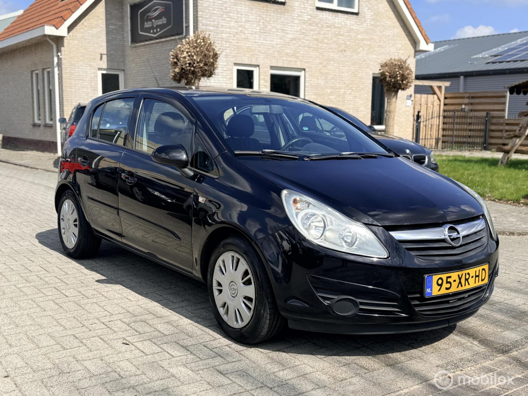 Opel Corsa 1.2-16V Enjoy airco 2007 - voorkant