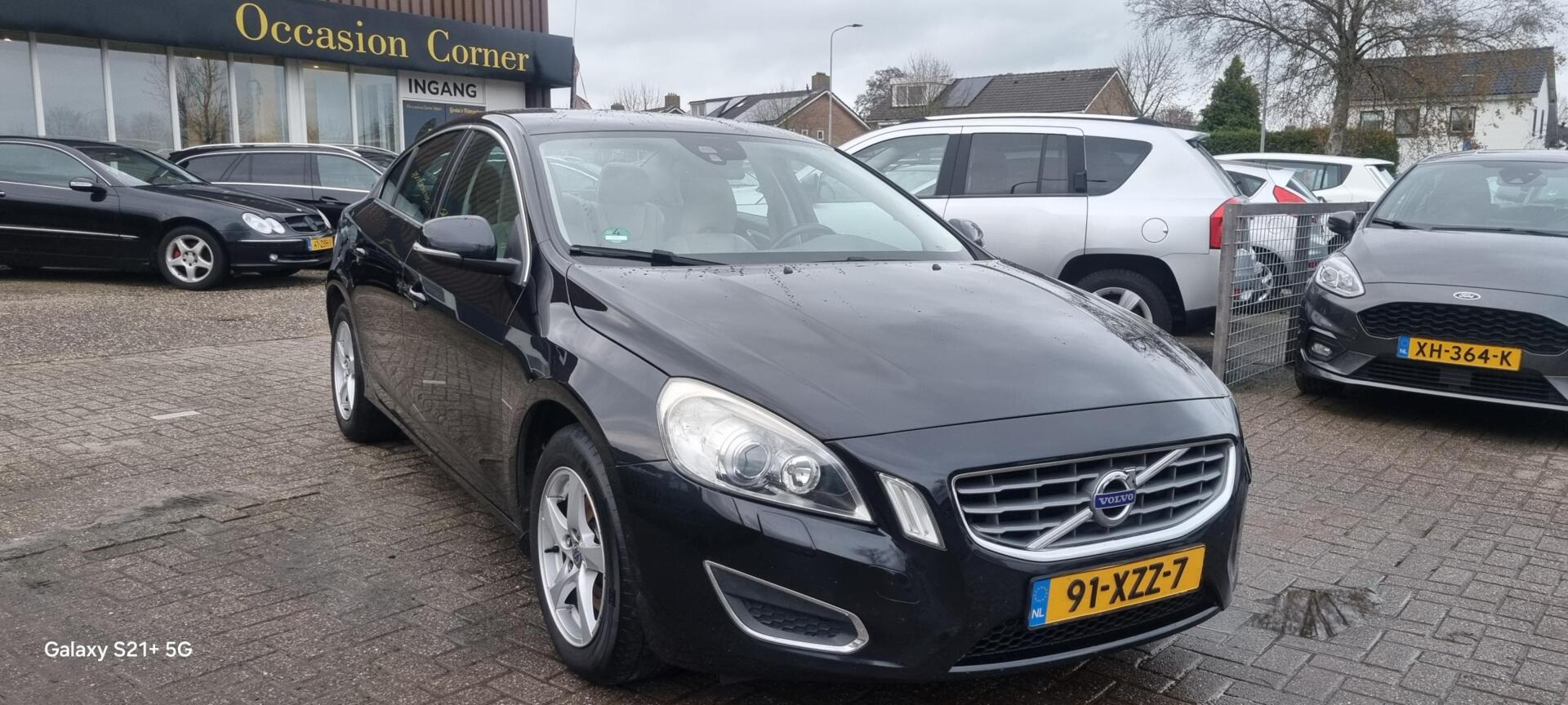 Volvo S60 1.6 T3 Summum?€7499,-?automaat -2 kleuren  Lederen interieur -pdc-onderhouds historie-afbeembare trekhaak 2012 - voorkant