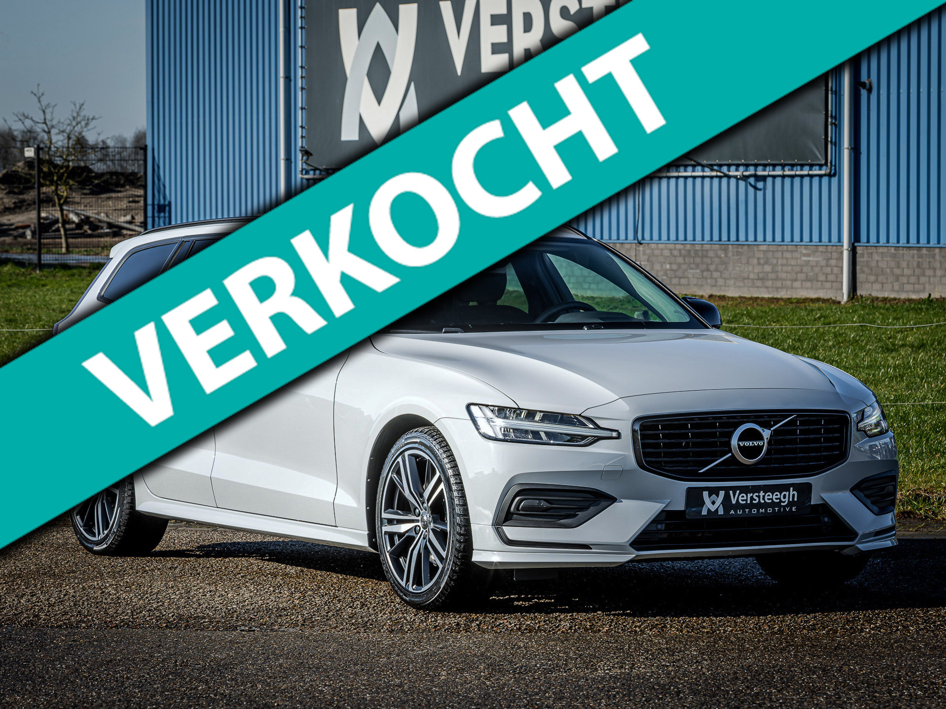 Volvo V60 2.0 B3 Momentum Advantage 2021 - voorkant