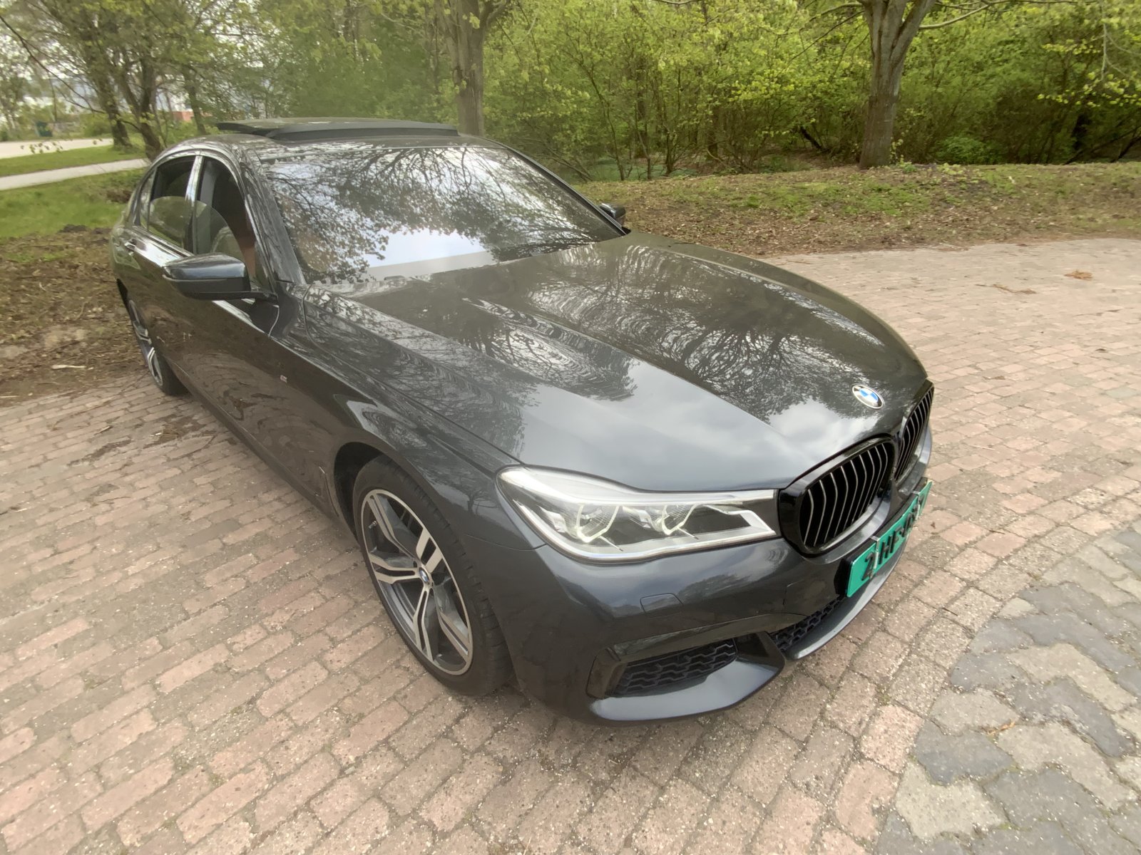 Inspectiefoto van BMW 750li xDrive