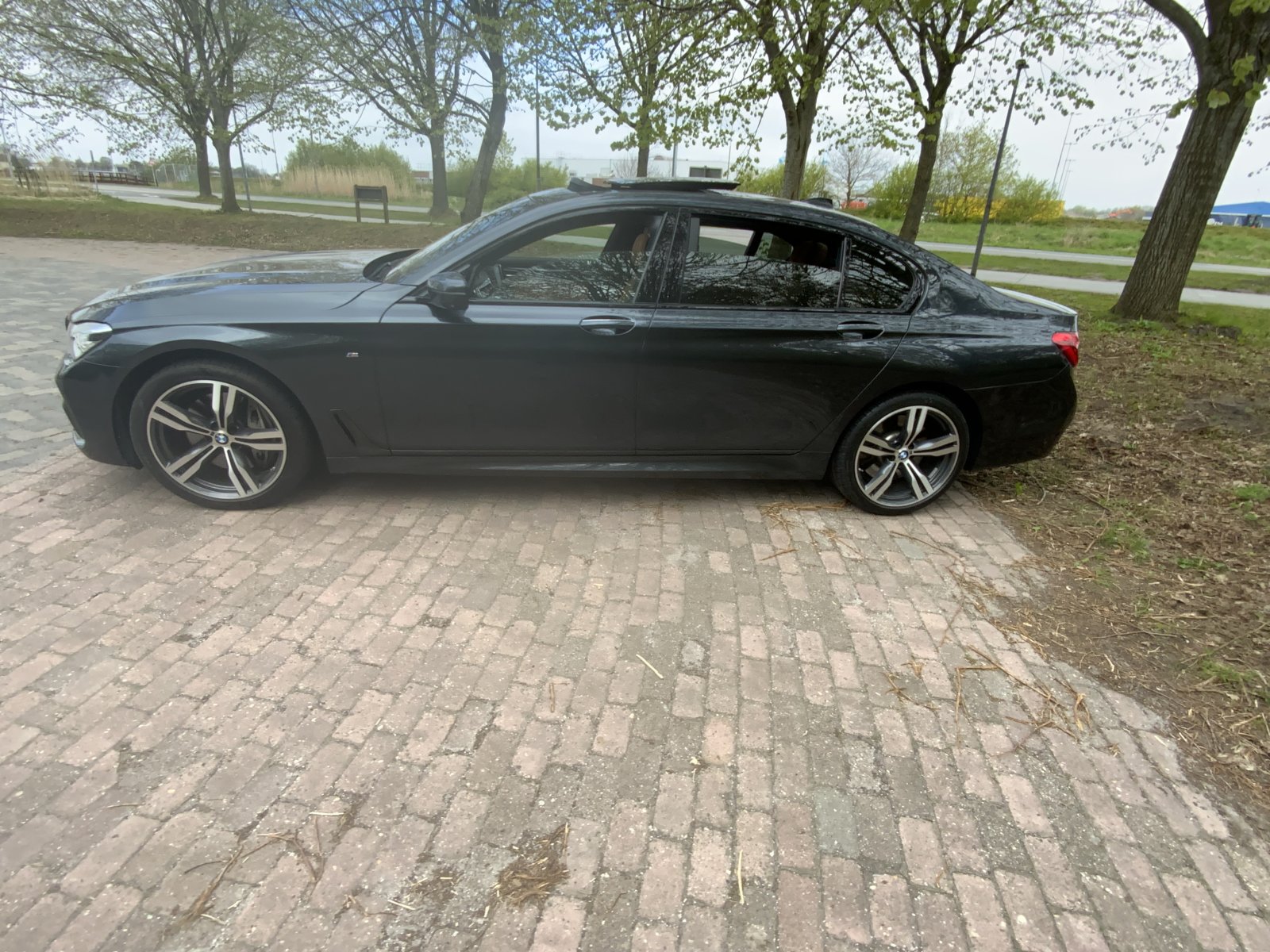 Inspectiefoto van BMW 750li xDrive
