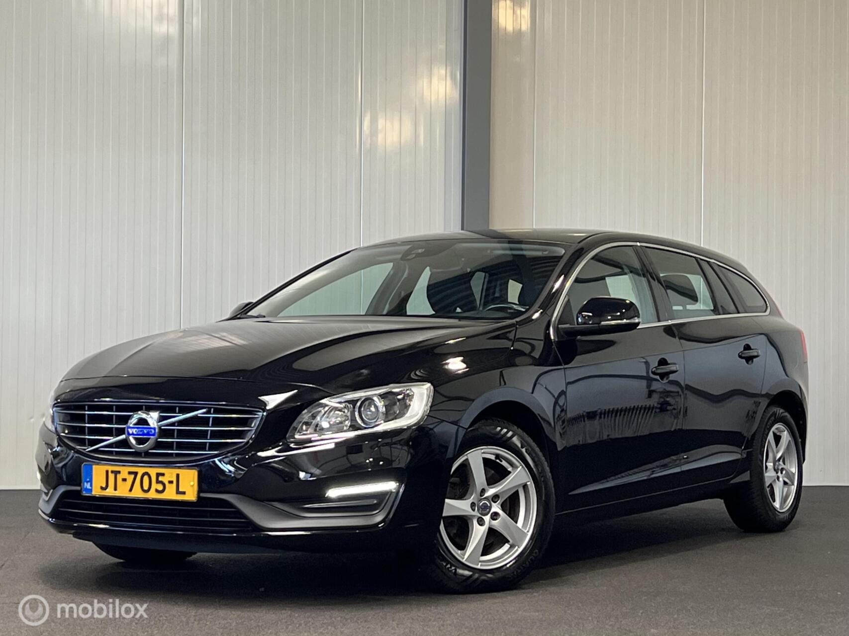 Volvo V60 2.0 D2 Nordic+ [ NAP trekhaak stoelverw. navi ] 2016 - voorkant