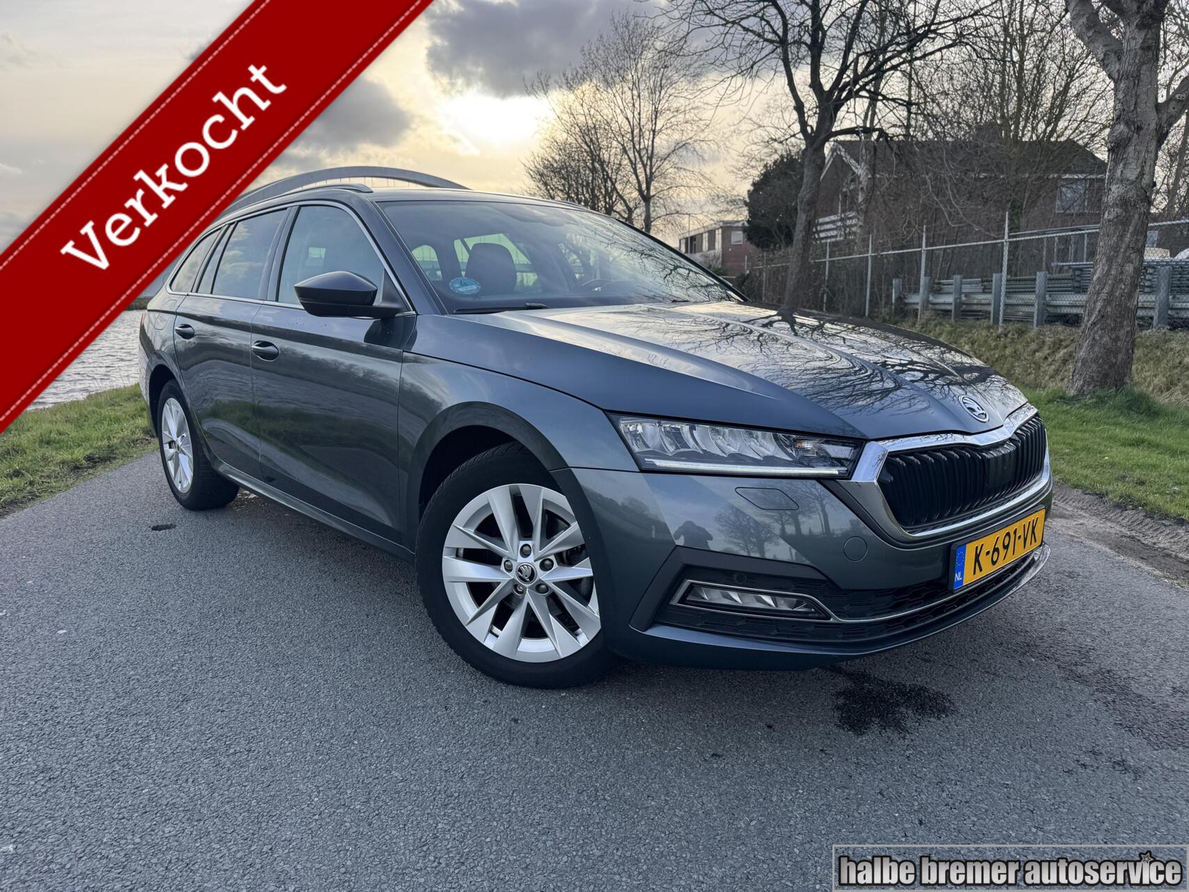 Skoda Octavia 1.0 e-TSI Edition Plus|Carplay|Trekhaak 2021 - voorkant