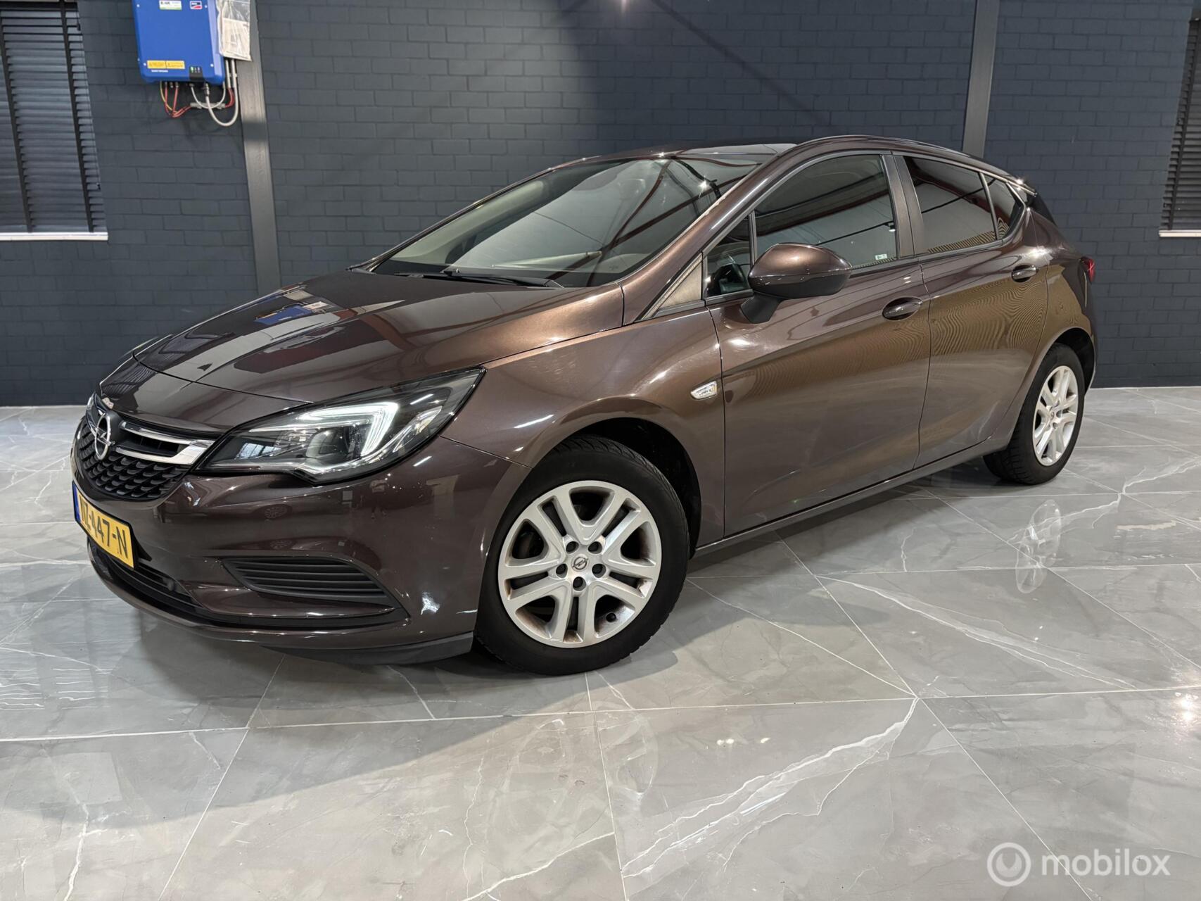 Opel Astra 1.0 Online Edition 2017 - voorkant