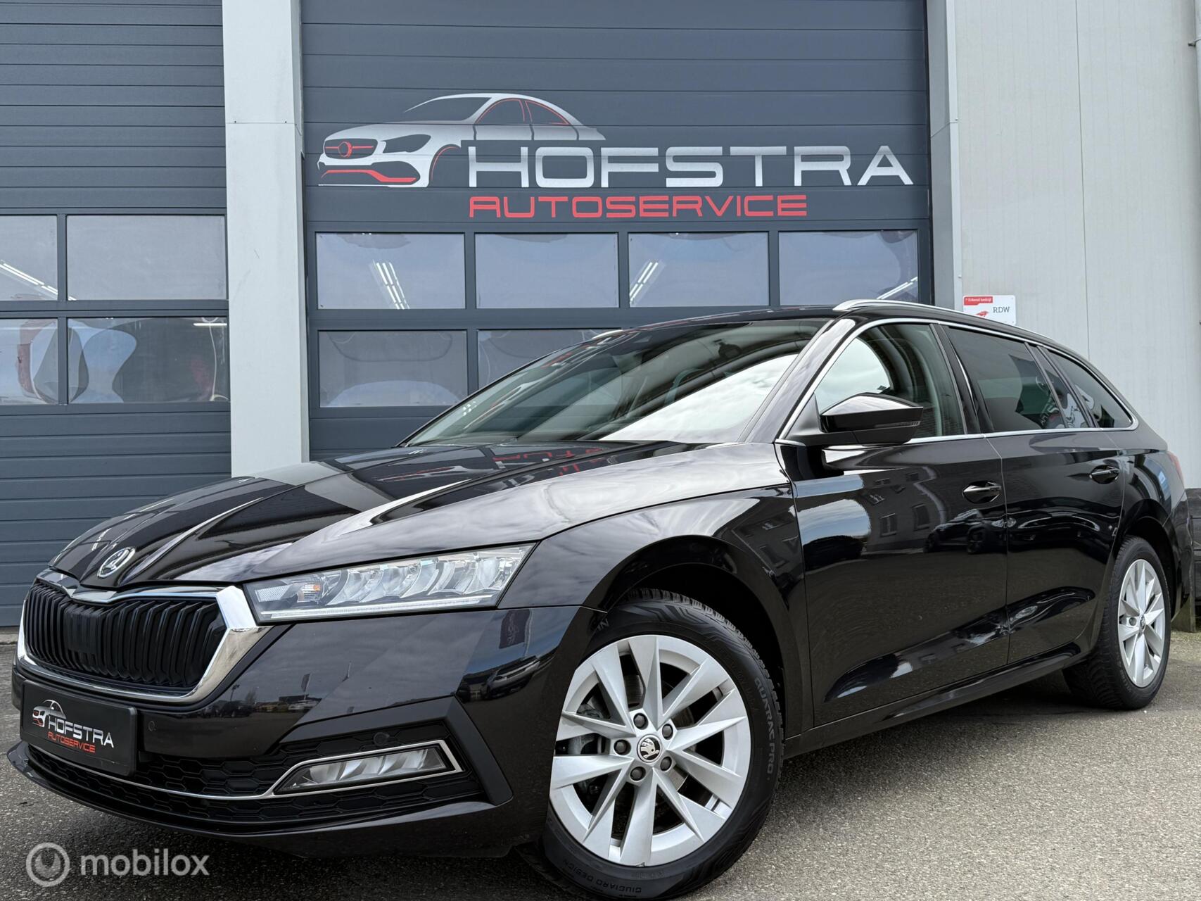 Skoda Octavia 1.5 e-TSI Head-Up Camera Trekhk Sfeerverl Stoelverw 2021 - voorkant